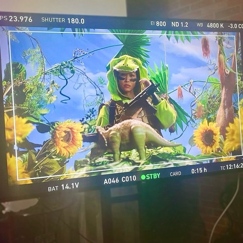 One of the many vibrant and playful characters I get to play in #TriggerHappy earned me my 1st Audience Choice Award! 🦖💥🔫 Grab your tickets for our West Coast Premiere @newportbeachfilmfest on October 18th at 6pm, with a Q&A after! 🏝️ Catch t