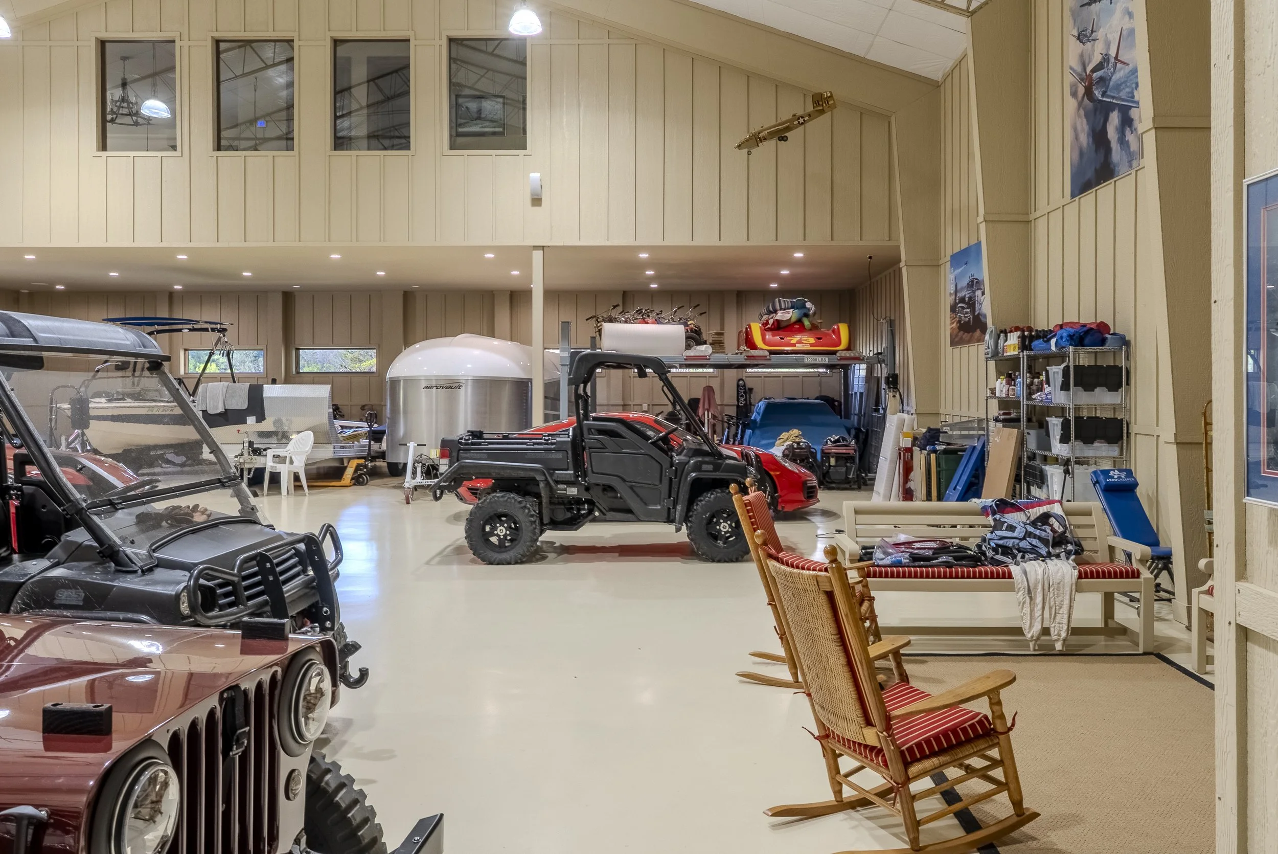 Hanger-23.jpg
