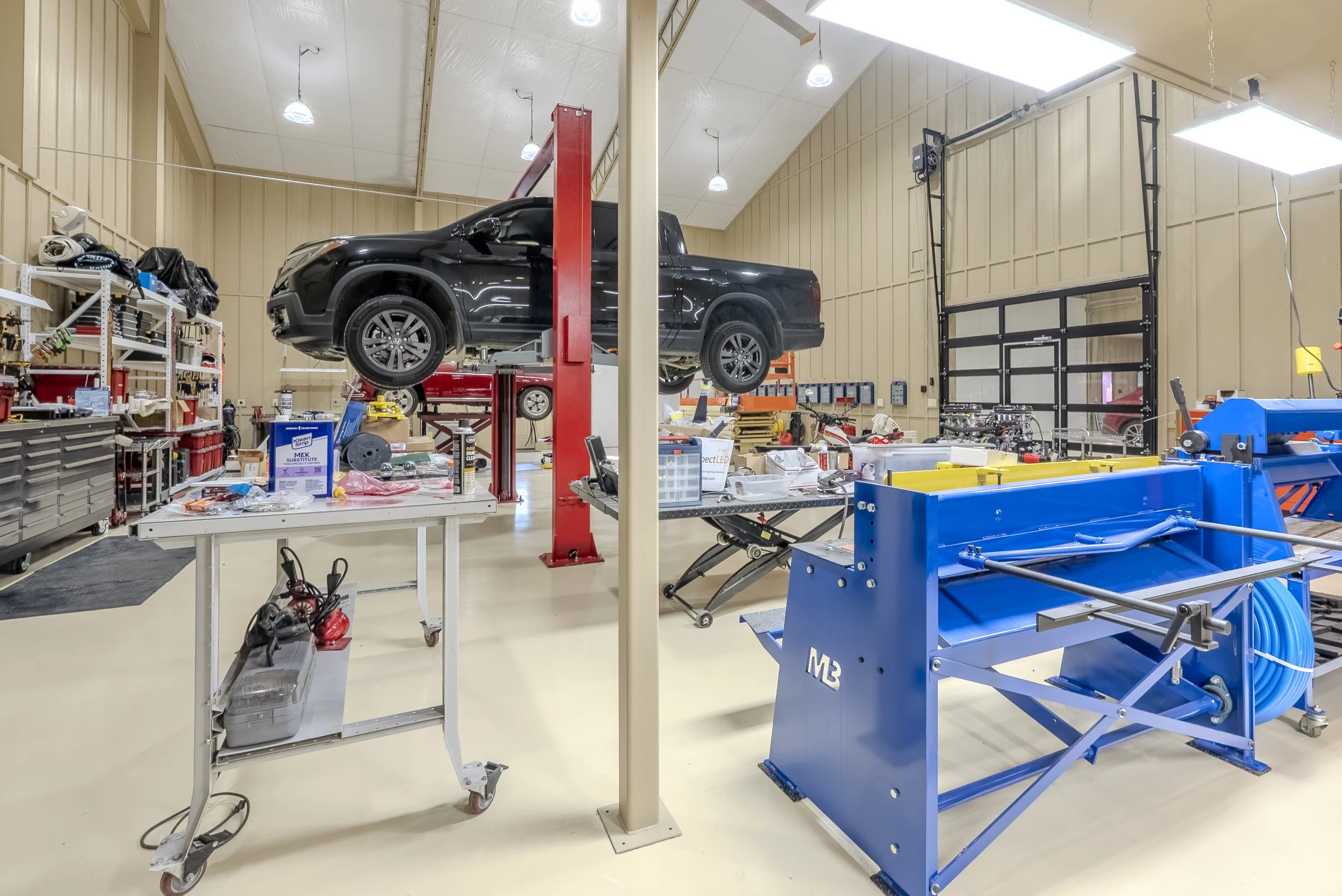 Hanger-8.jpg
