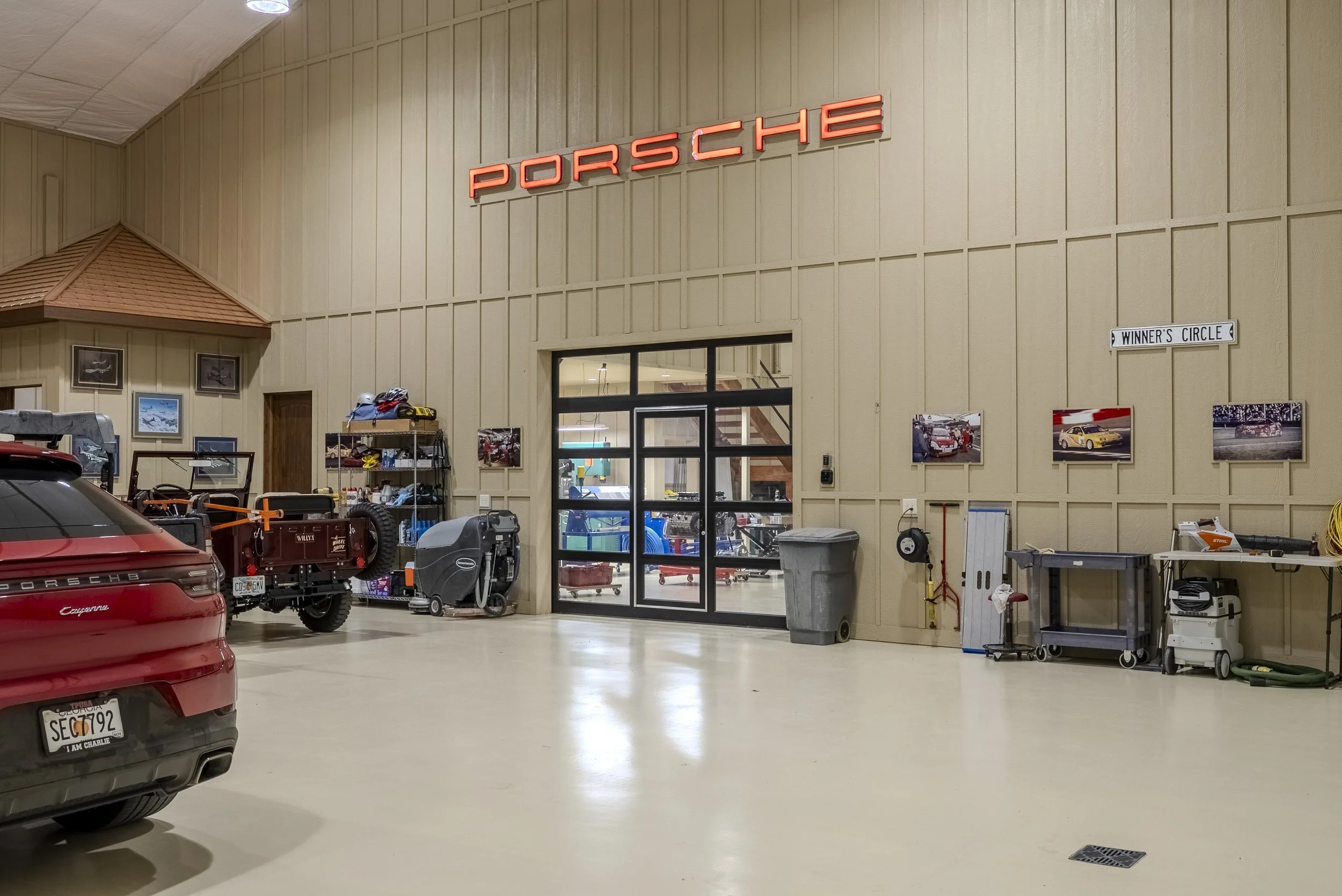 Hanger-40.jpg