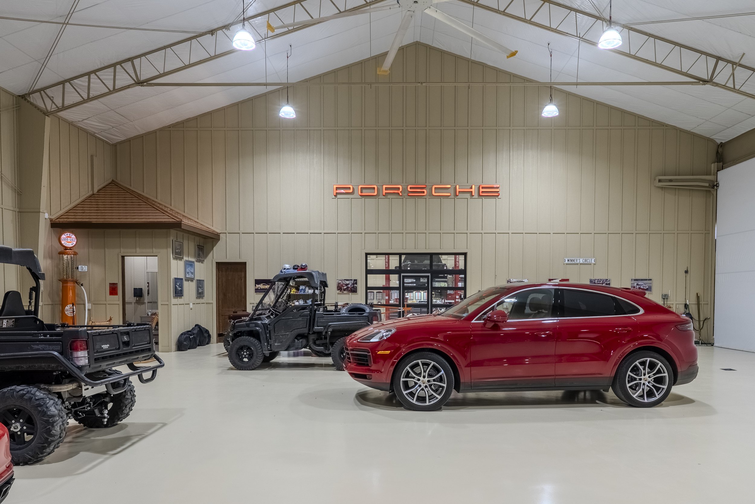 Hanger-38.jpg