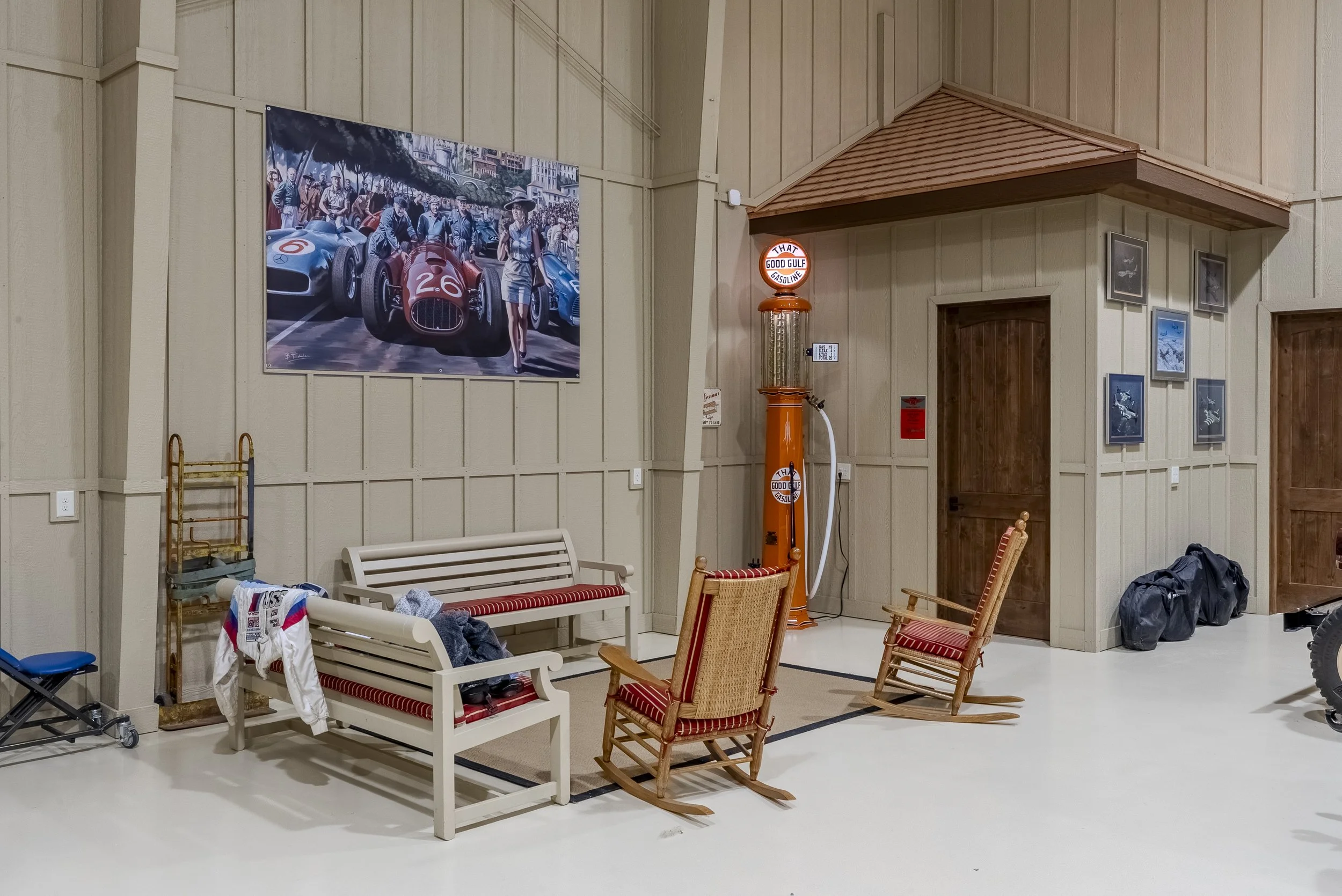 Hanger-27.jpg
