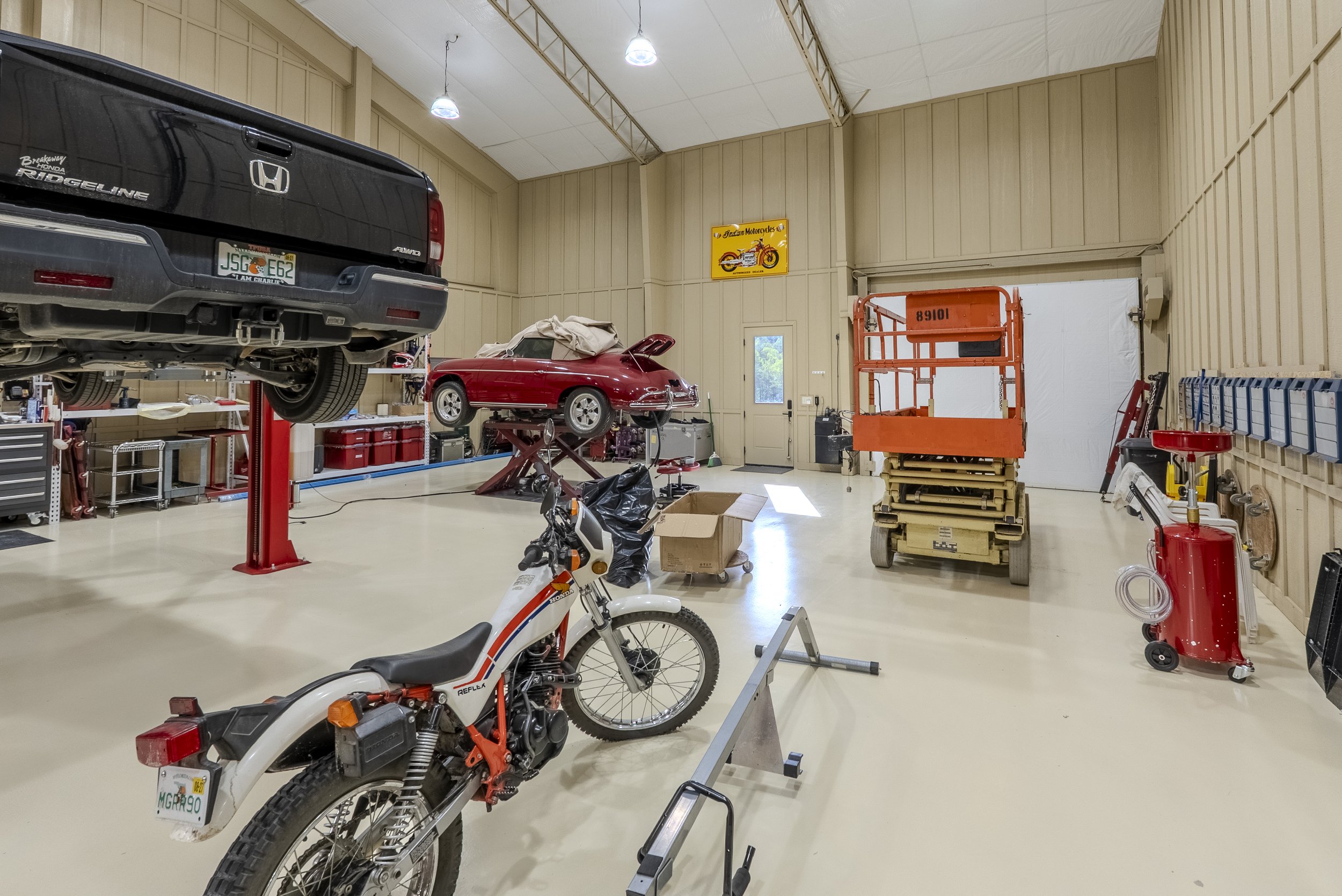 Hanger-16.jpg