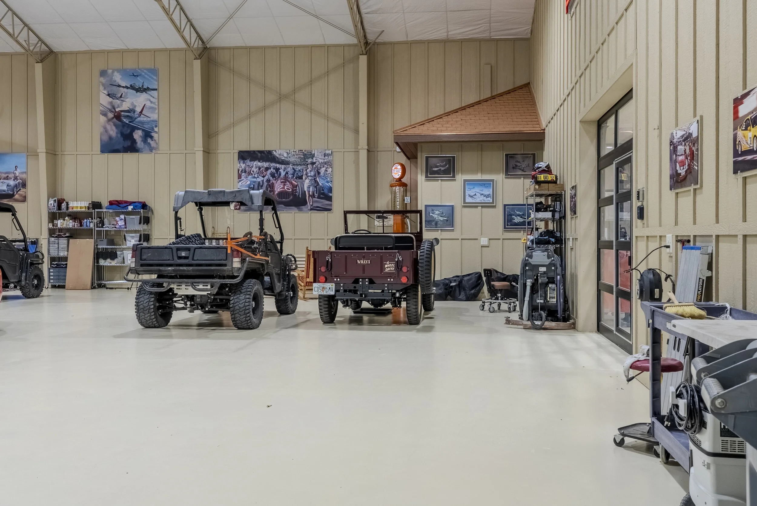 Hanger-44.jpg
