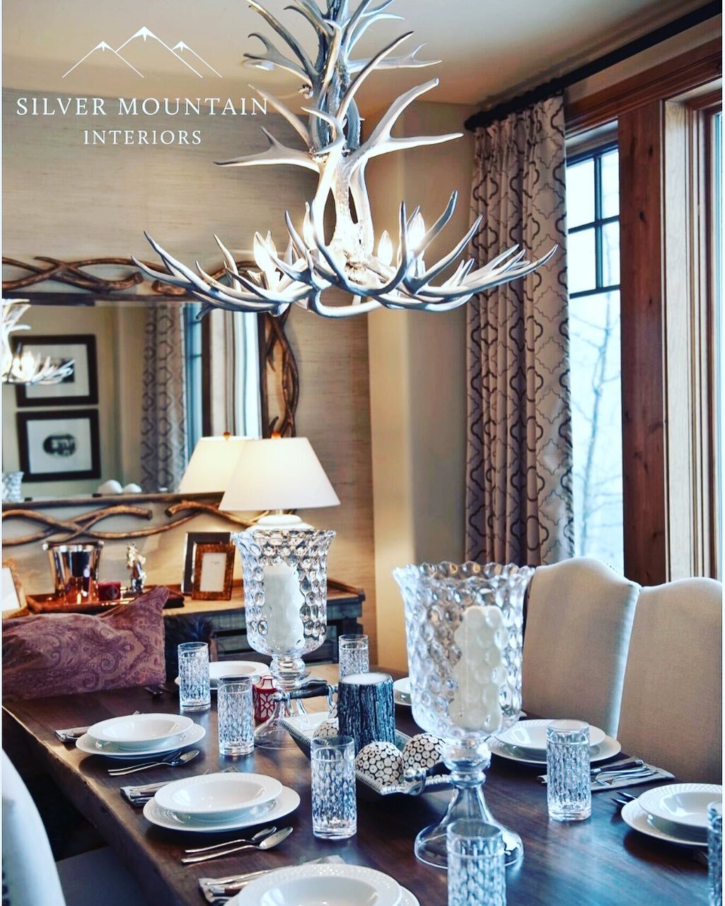 The holidays are the best time for a festive table setting. 
[]
[]
#deervalley #bhhsutah #evagents #homestaging #interiordesign #luxuryliving #luxurylivingparkcity
#luxuryhome#luxurystaging #luxurydesign #luxuryrealestate #mountainmodern #mountainliv