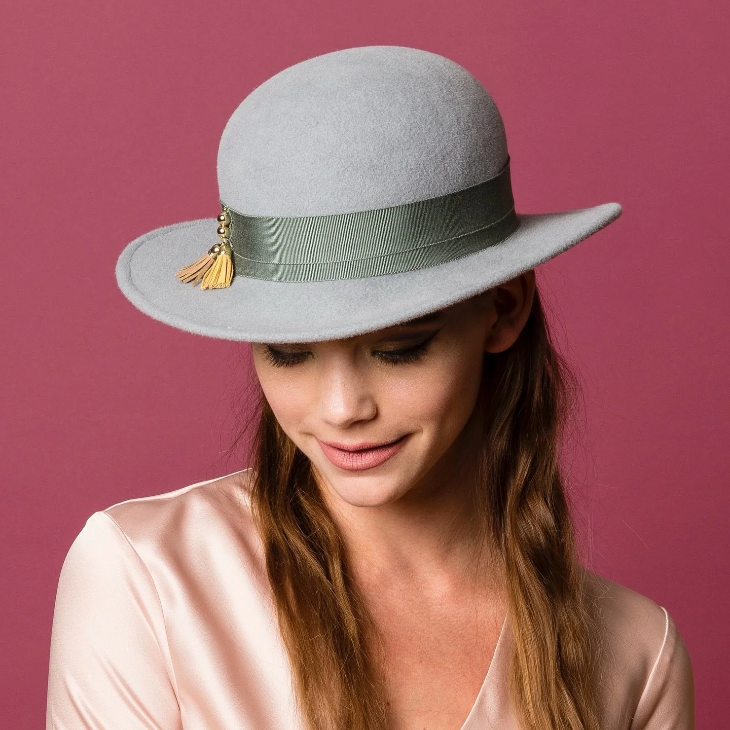 It&rsquo;s all about your personality in a hat. Each stitch tells a story. This one is uniquely yours.

#customhats #wearableart #couturehats #hats #milliner #design #customdesigns #karenmorris #invitestars