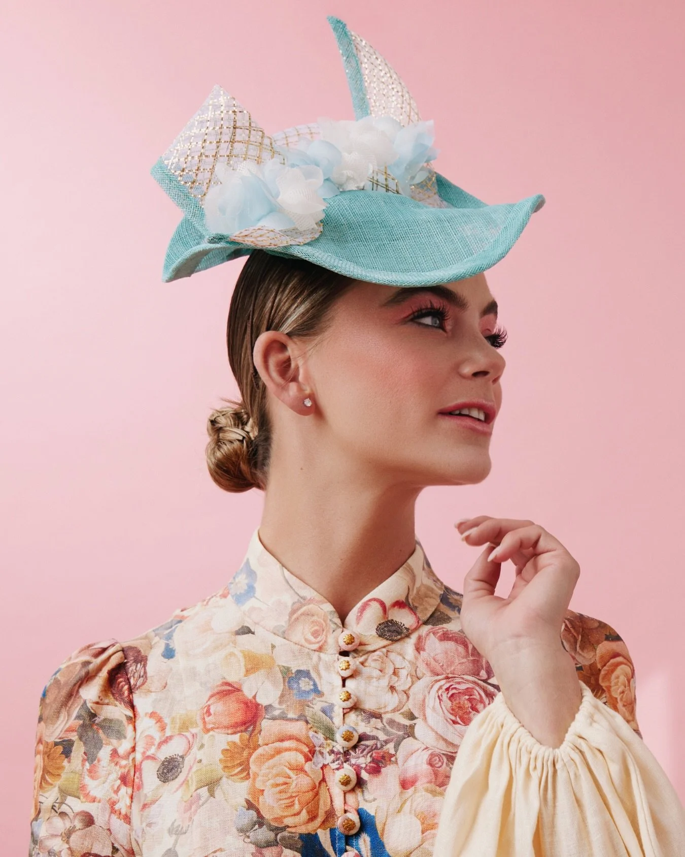 May light, warm air, and the start of the season where elegance feels effortless. Soft florals, sculpted silhouettes, and statement hats made for long afternoons in the sun. This is how spring turns into summer.

#RoyalAscot #SpringStyle #SummerElega