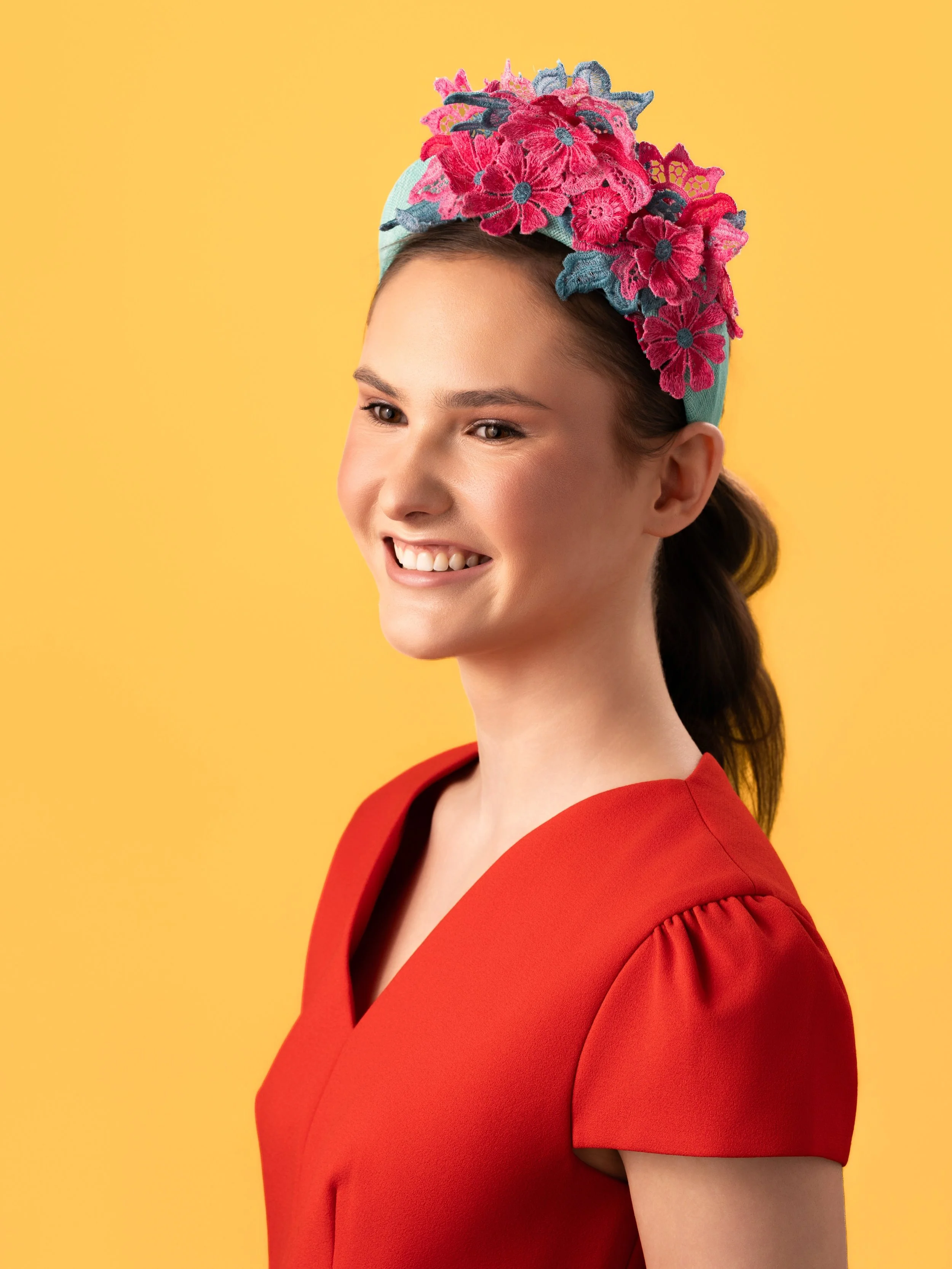 A striking study in color, texture, and sculptural femininity.

This turquoise sinamay headband is finished with hand-shaped 3D guipure lace florals, creating a dimensional statement piece designed for weddings, garden parties, spring racing, and eve