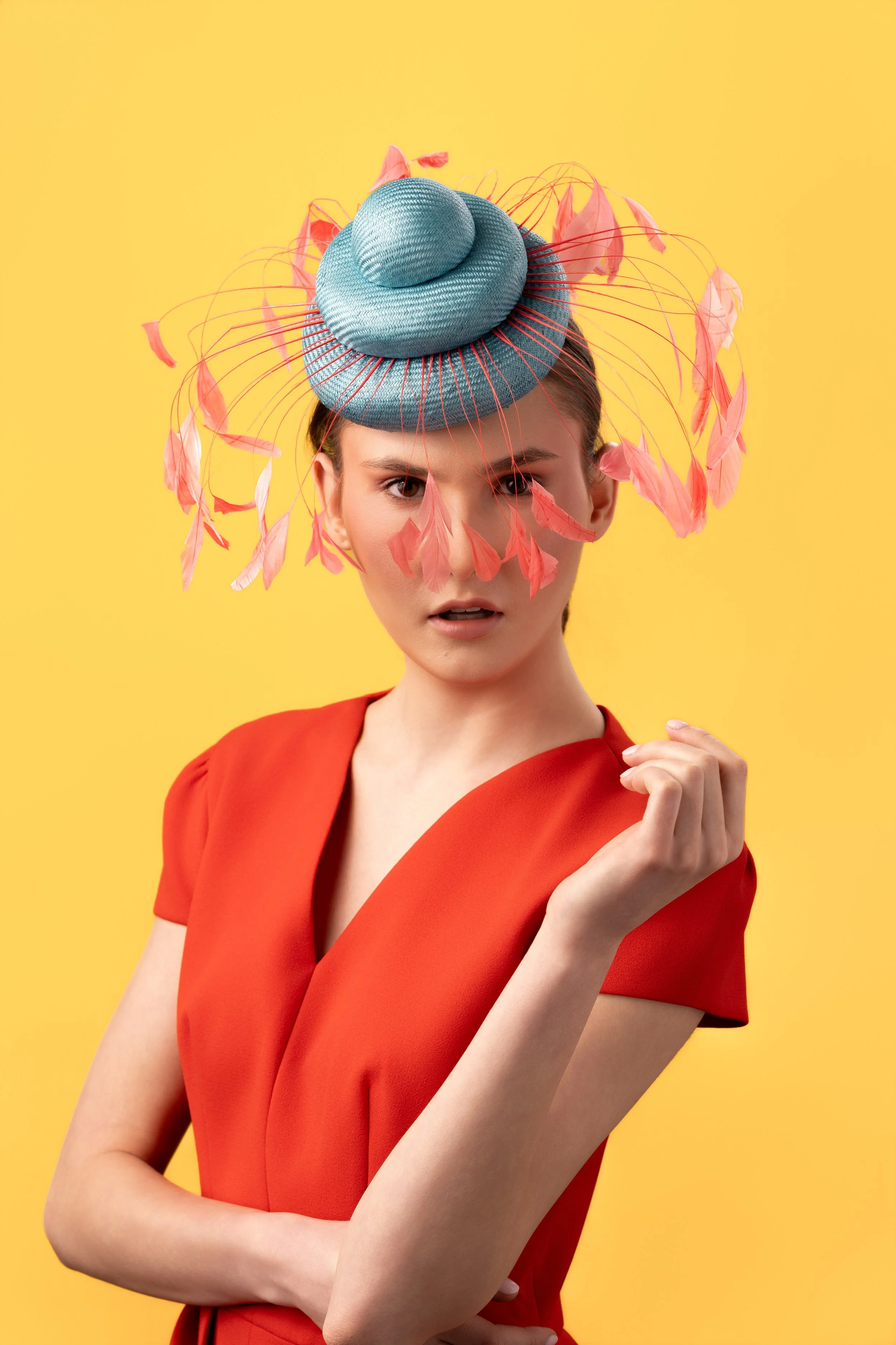 Vintage-Inspired Parasisal Headpiece with Stripped Coq Feathers