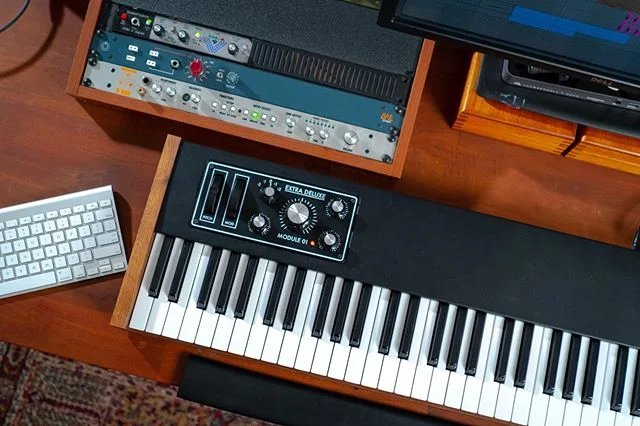 Centerpiece⠀
*⠀
*⠀
*⠀
*⠀
*⠀
#midi #keyboard #extradeluxe #extradeluxemfg #musicproducer #musicproduction #music #musician #instrument #controller #midicontroller #homerecording #studio #recordingstudio #midikeyboard #musicmaking #producer #livemusic #studiosetup #studiolife