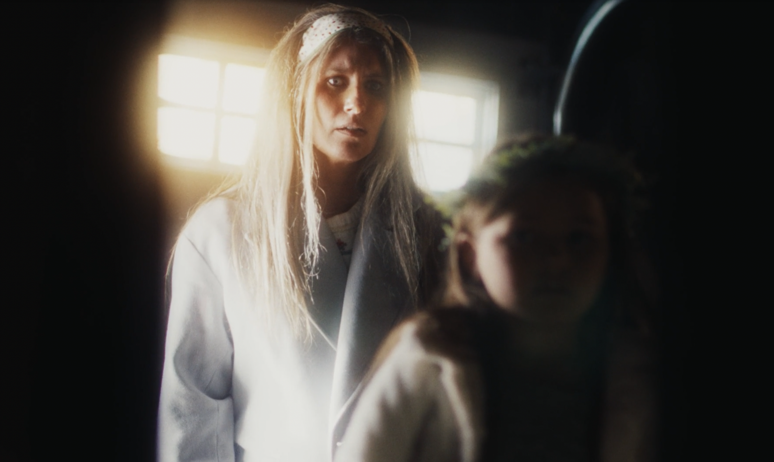 Sever_Jaci little girl mirrro.png