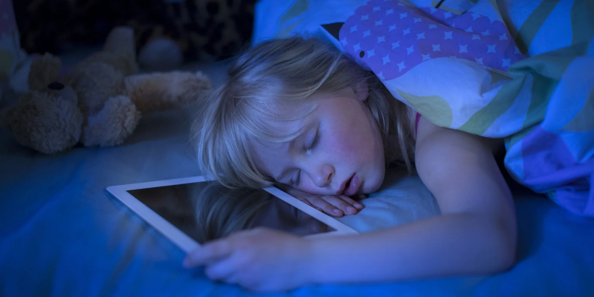 o-KID-SLEEPING-WITH-IPAD-facebook.jpg