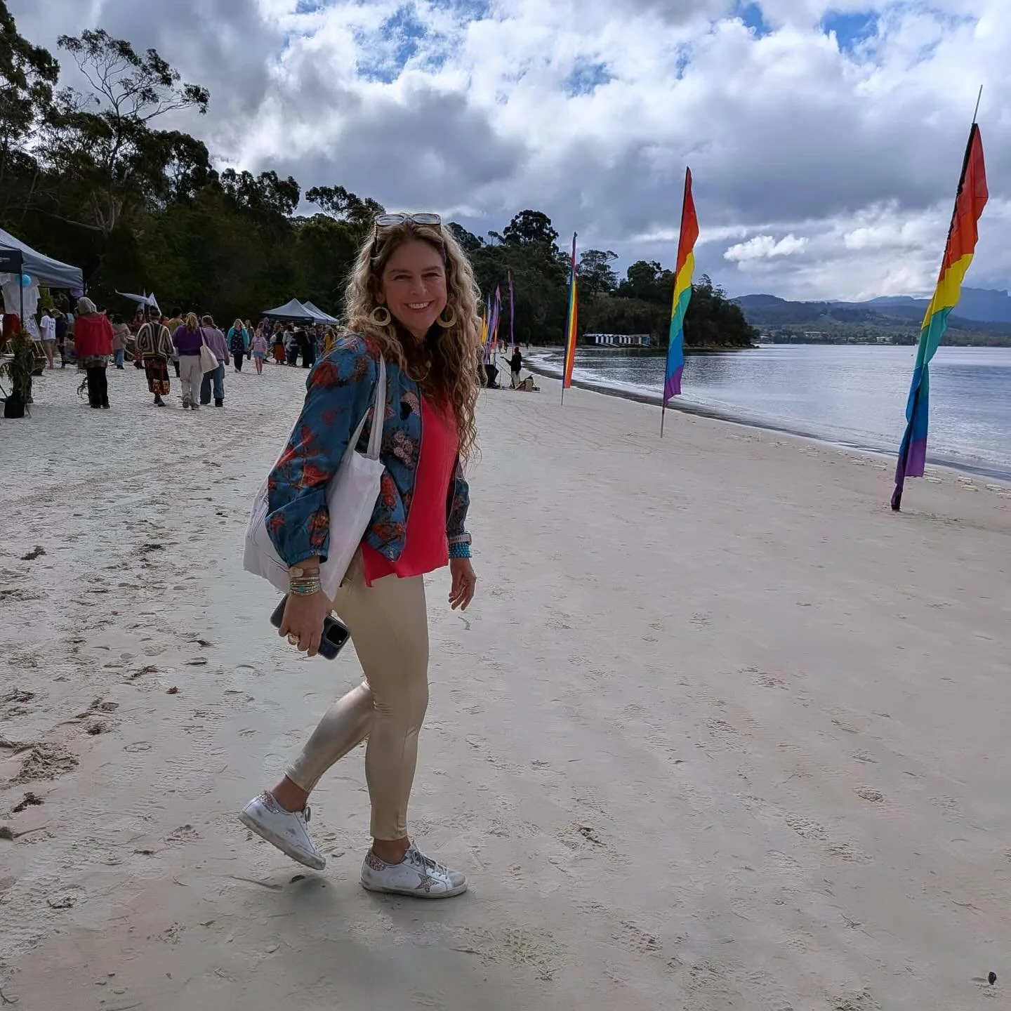 1 MONTH OF GRATITUDE 🩷❤️🧡💛

Tomorrow is one month from Thanksgiving, an American holiday that celebrates abundance. And yesterday I bid farewell to a beautiful woman who lived a life of connection and abundance, and who positively impacted my life