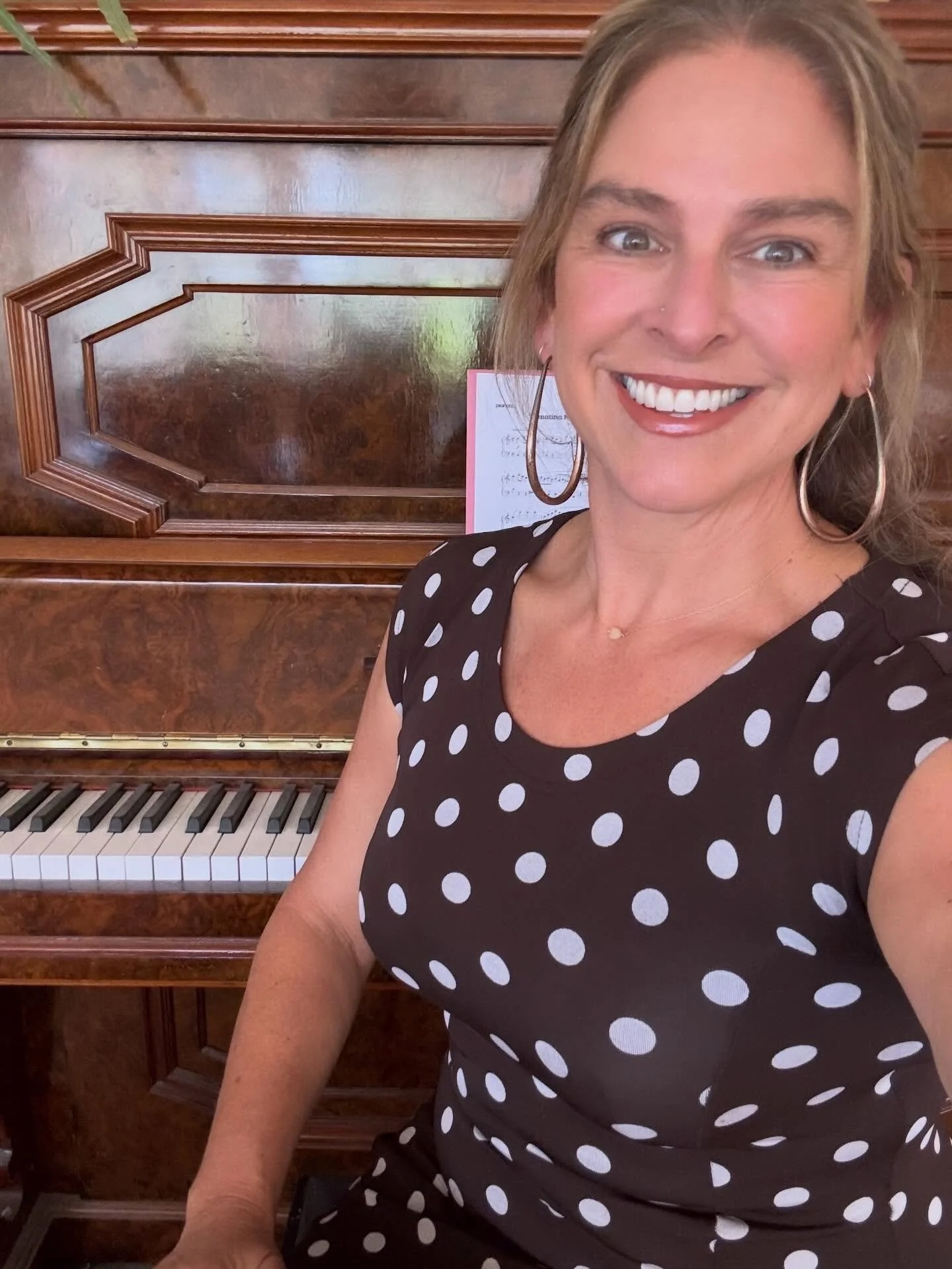 Have you jumped aboard the gratitude train yet?🚂 

I don&rsquo;t mean, are you watching my videos. If you are, that&rsquo;s great. But what I&rsquo;m really asking is, have you started your daily practice of gratitude yet? 

If not, you can do this.