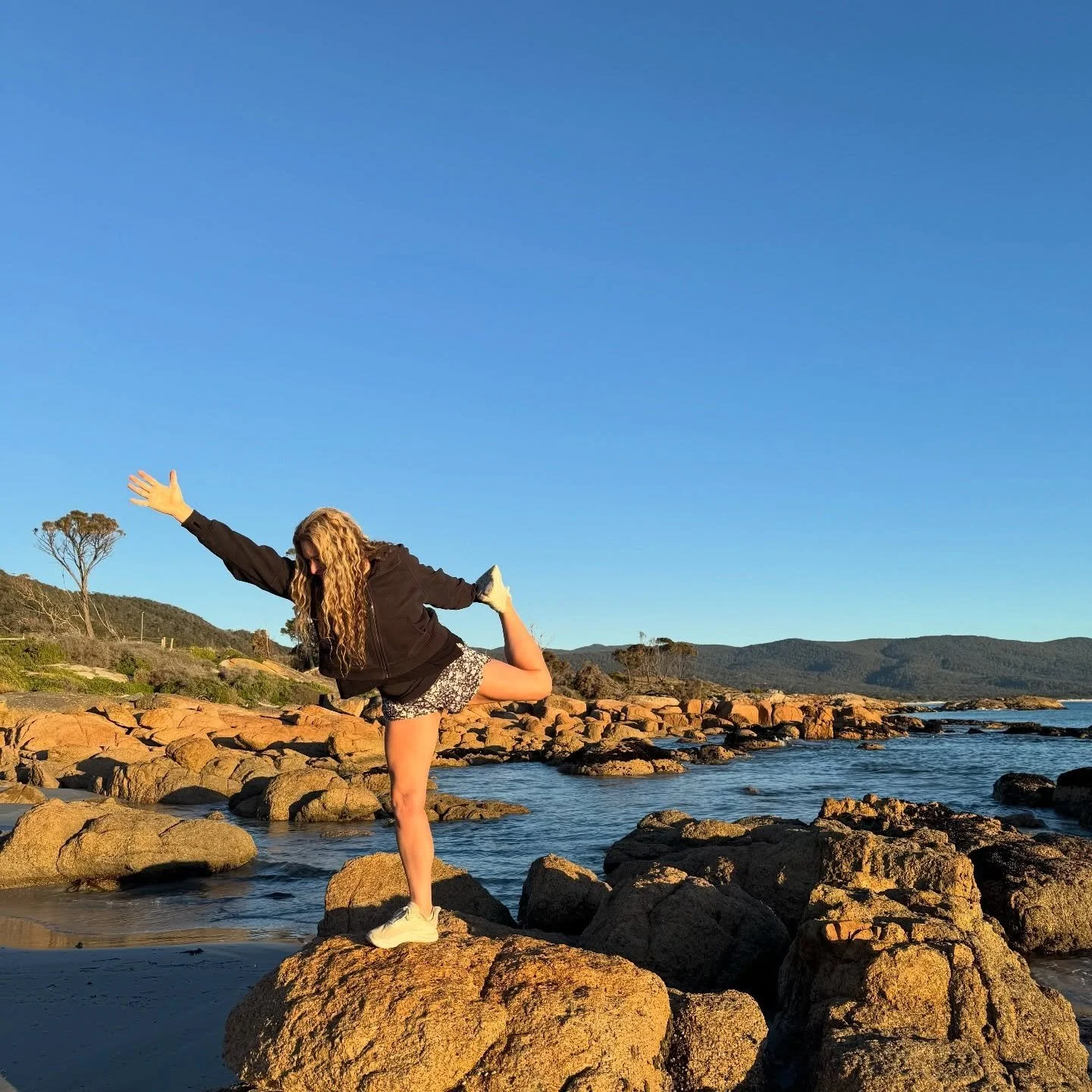 Come yoga with me this week. 🧘&zwj;♂️ 

SUNDAY 4pm Blackmans Bay Hall
MONDAY 930am Kingston Beach Sailing Club
WEDNESDAY 11am Kingston Beach Sailing Club