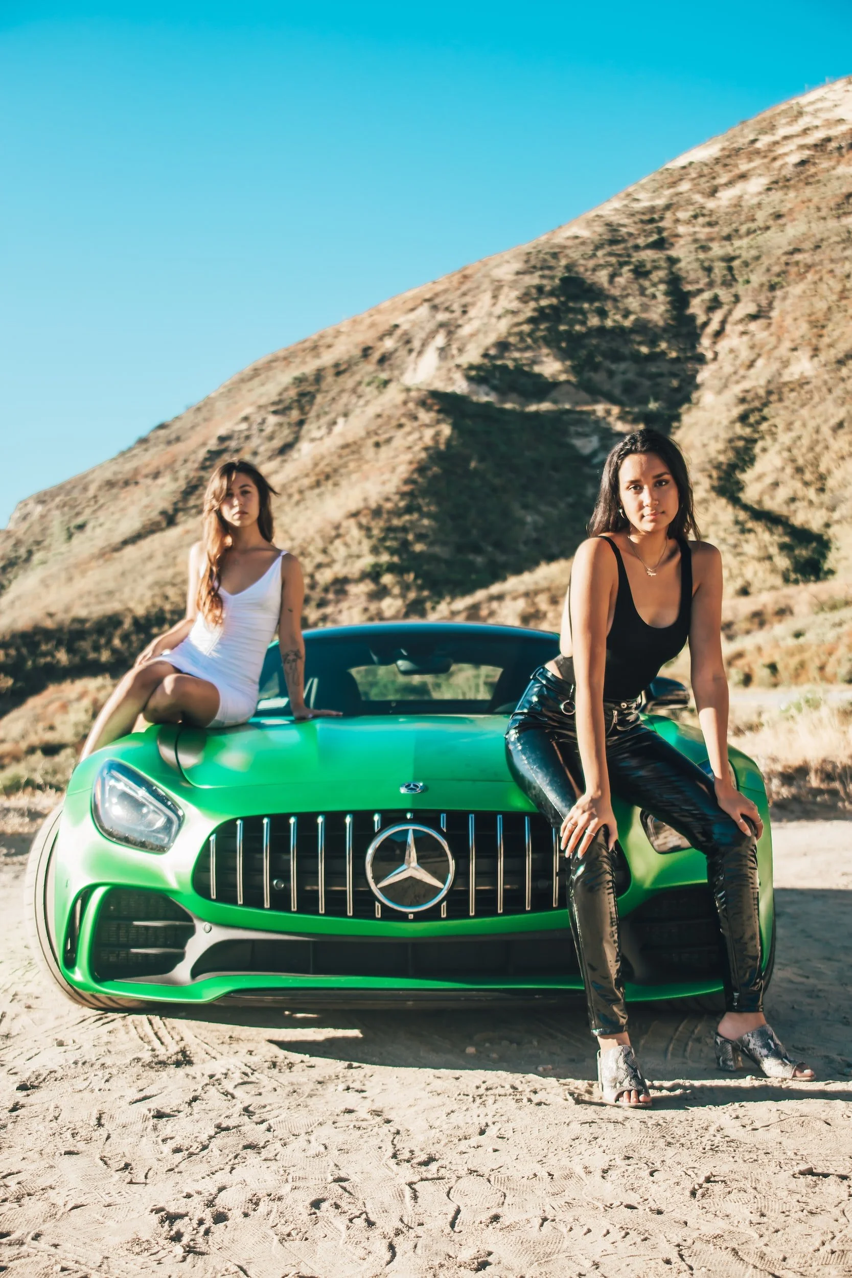 Nationwide, Influencers Needed to review products for Live Shopping App ($20 per hr + Commission)