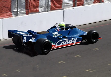 Rick Knoop on his way to winning the 2004 Imperial Capital Bank Historic Grand Prix at Long Beach