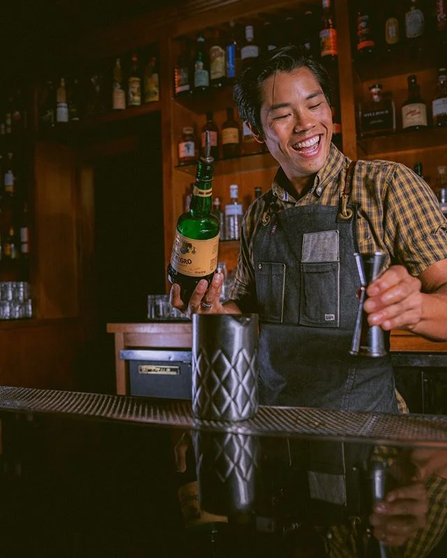 how's that quote go? &quot;if you love what you do you'll never work a day in your life.&quot; I like to think that bartenders often do this best. ⠀⠀⠀⠀⠀⠀⠀⠀⠀
⠀⠀⠀⠀⠀⠀⠀⠀⠀
love what you do, capture the moment, show off.⠀⠀⠀⠀⠀⠀⠀⠀⠀
food + beverage + events +