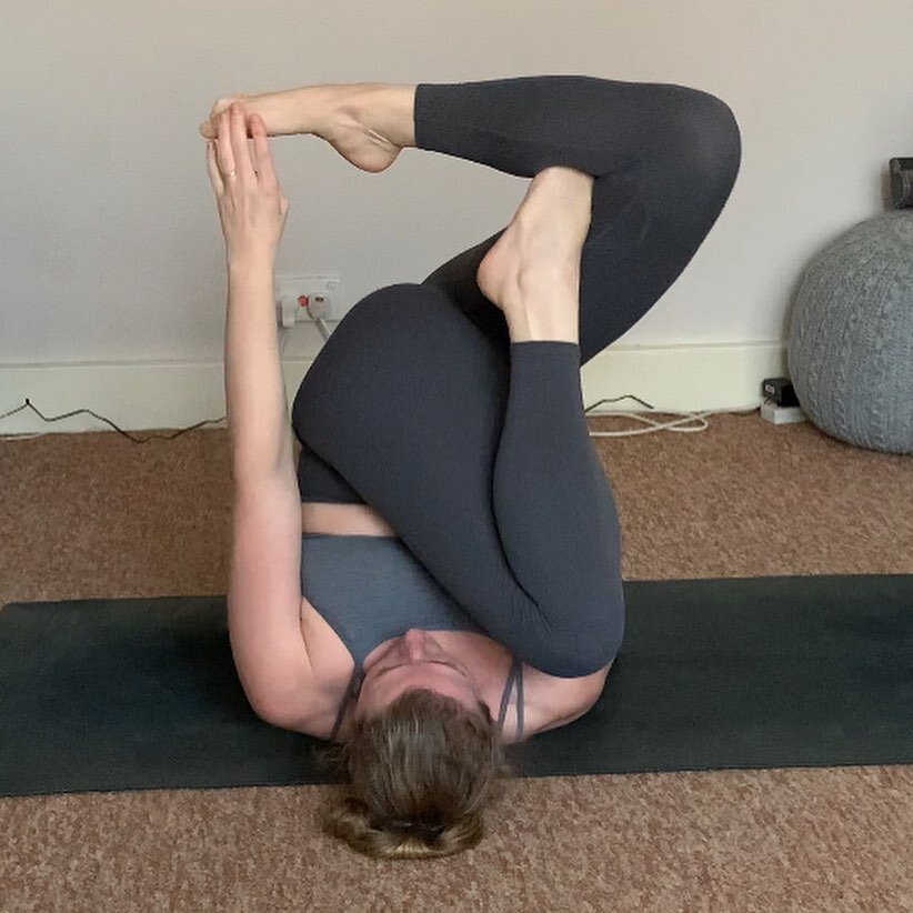 Another inspiration for the weekend from Yogi See Yogi Do. It is from a couple of weeks ago but a lovely shape to try. 

This #twistyshoulderstand is coming from two beautiful yogis @helen_garner_yoga and @flow_yoga_journey 

Happy weekend everyone! 