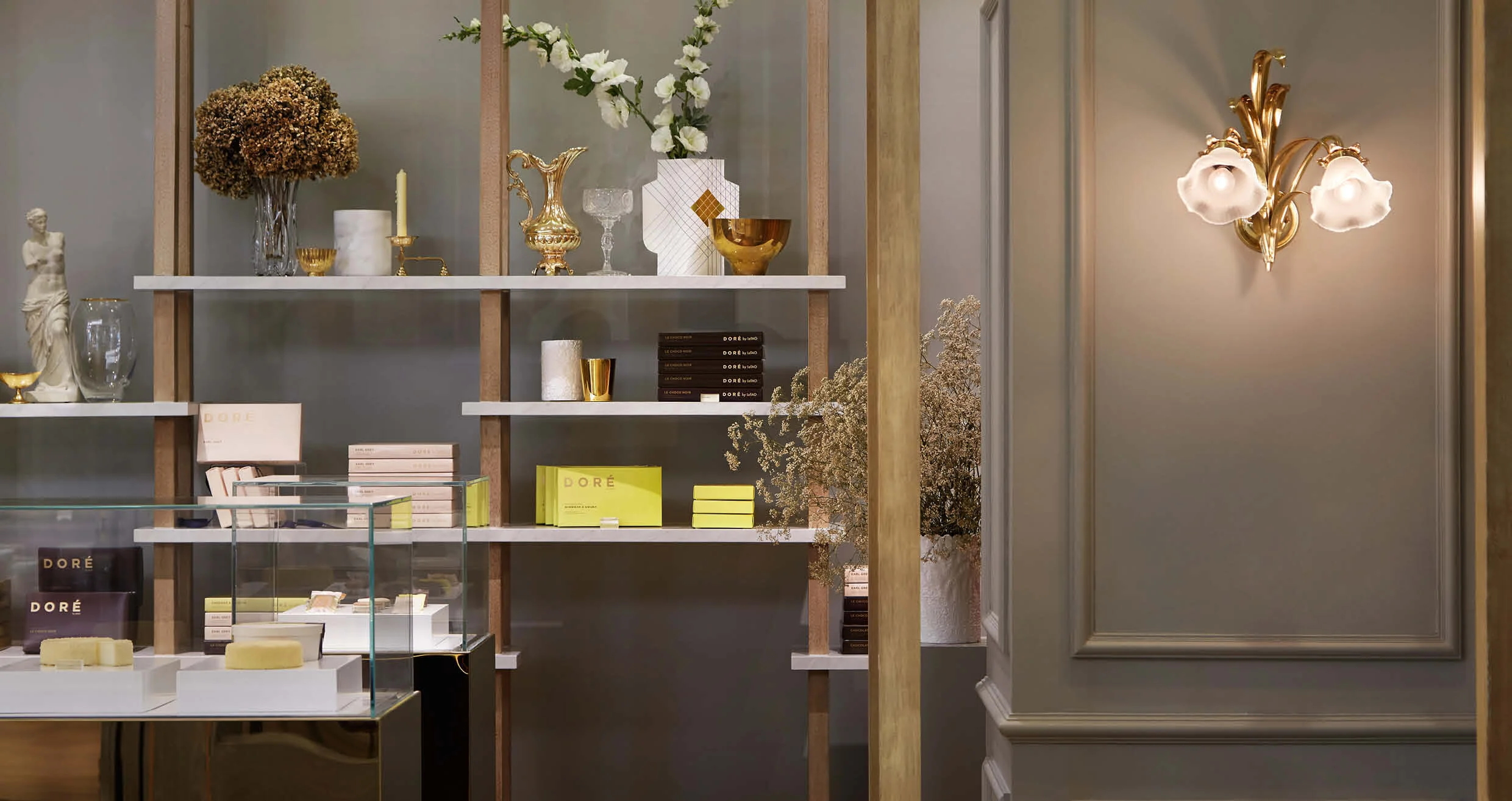  We utilize the concept of an art gallery, a historical journey, and a Japanese construction into the design. The gallery cafe essentially focuses on flexibility of space and function and We studied on how a contemporary cafe can feel like.  