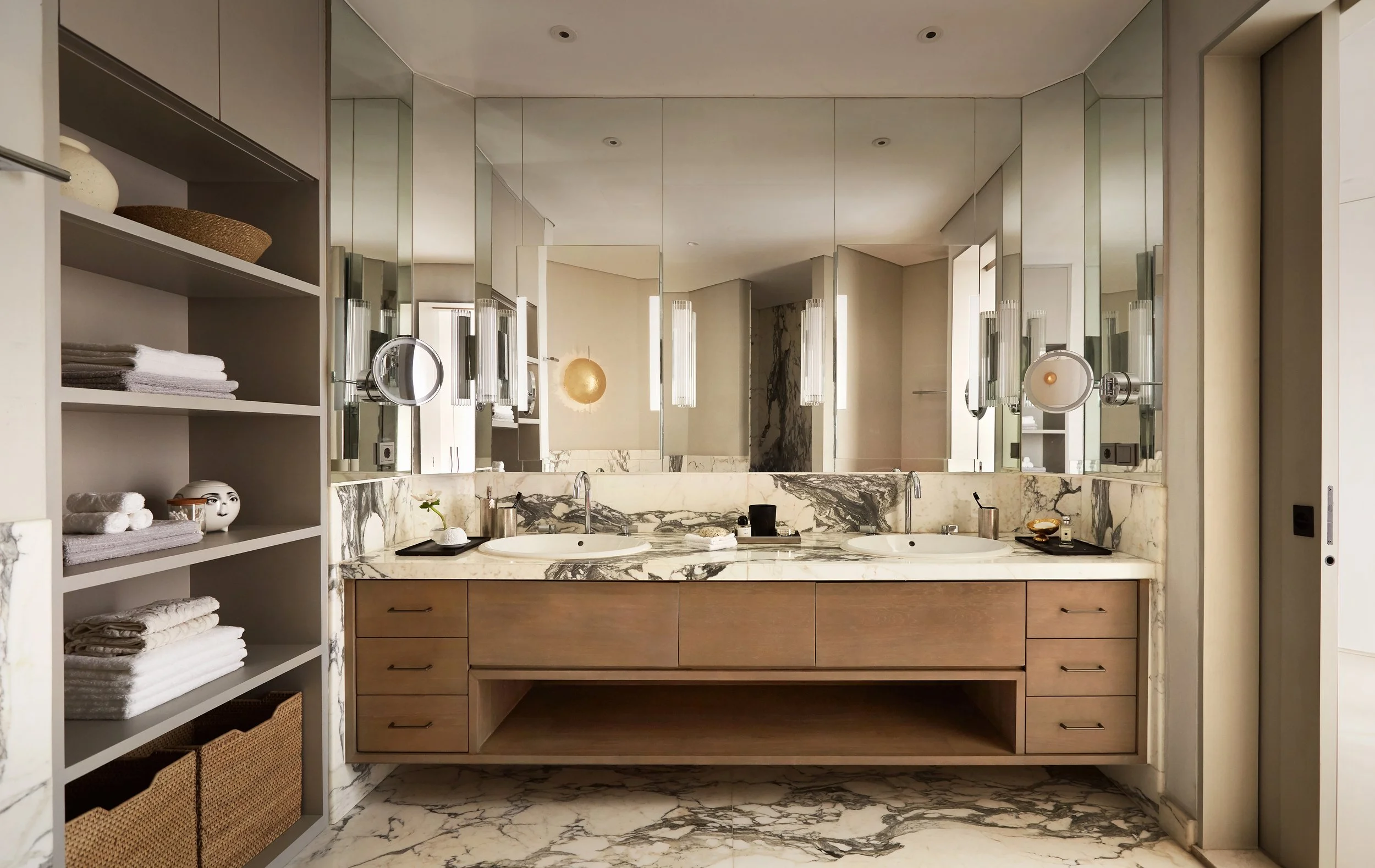  The design proposal for this apartment harmoniously weaves together the warm personalities of its residents, their unwavering desire for tranquility, and a steadfast commitment to showcasing and preserving the awe-inspiring wonders of nature. It sta