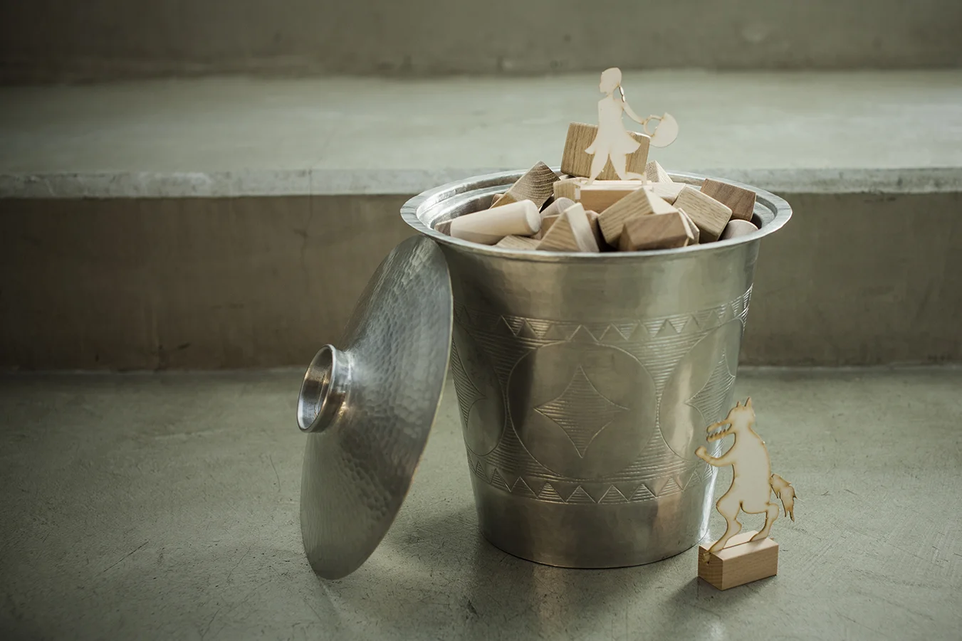 KarenChekerdjian_Series_Brass-Copper_Bucket-brass-MPinarelli-01-2014.jpg