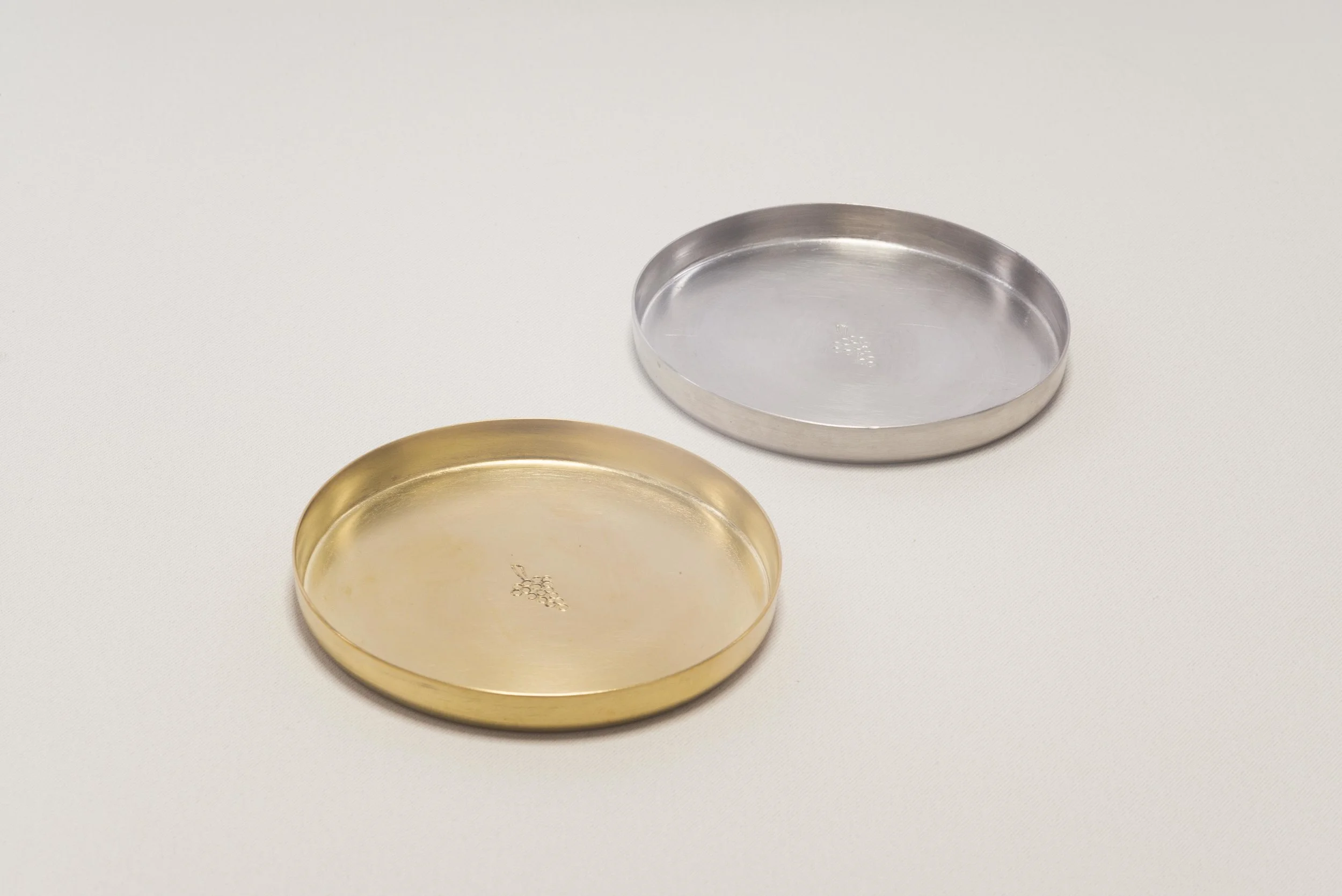 Karen Chekerdjian_Series_Brass&Copper_GrapeTray_Brass_NAsfar-02.jpg