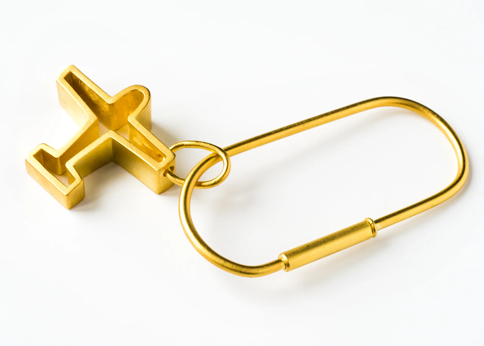 Karen Chekerdjian_Series_Keychain_Plane_NAsfar_2016-01.jpg