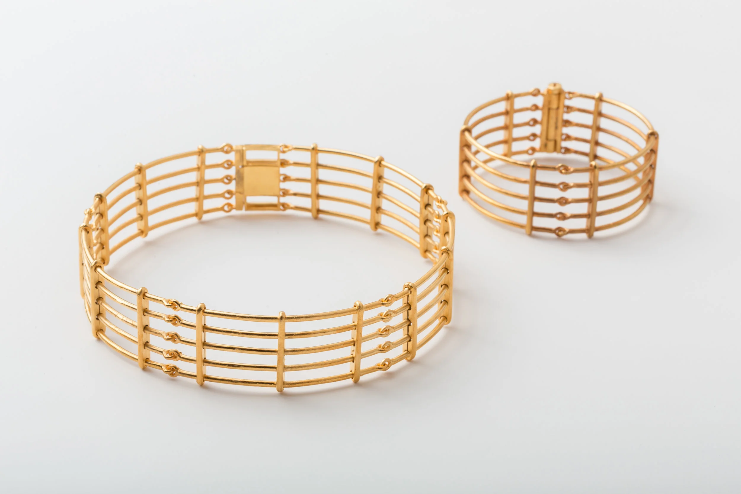 2016_3_KarenChekerdjian_Armor_Bracelet&Choker_(©)NadimAsfar.jpg