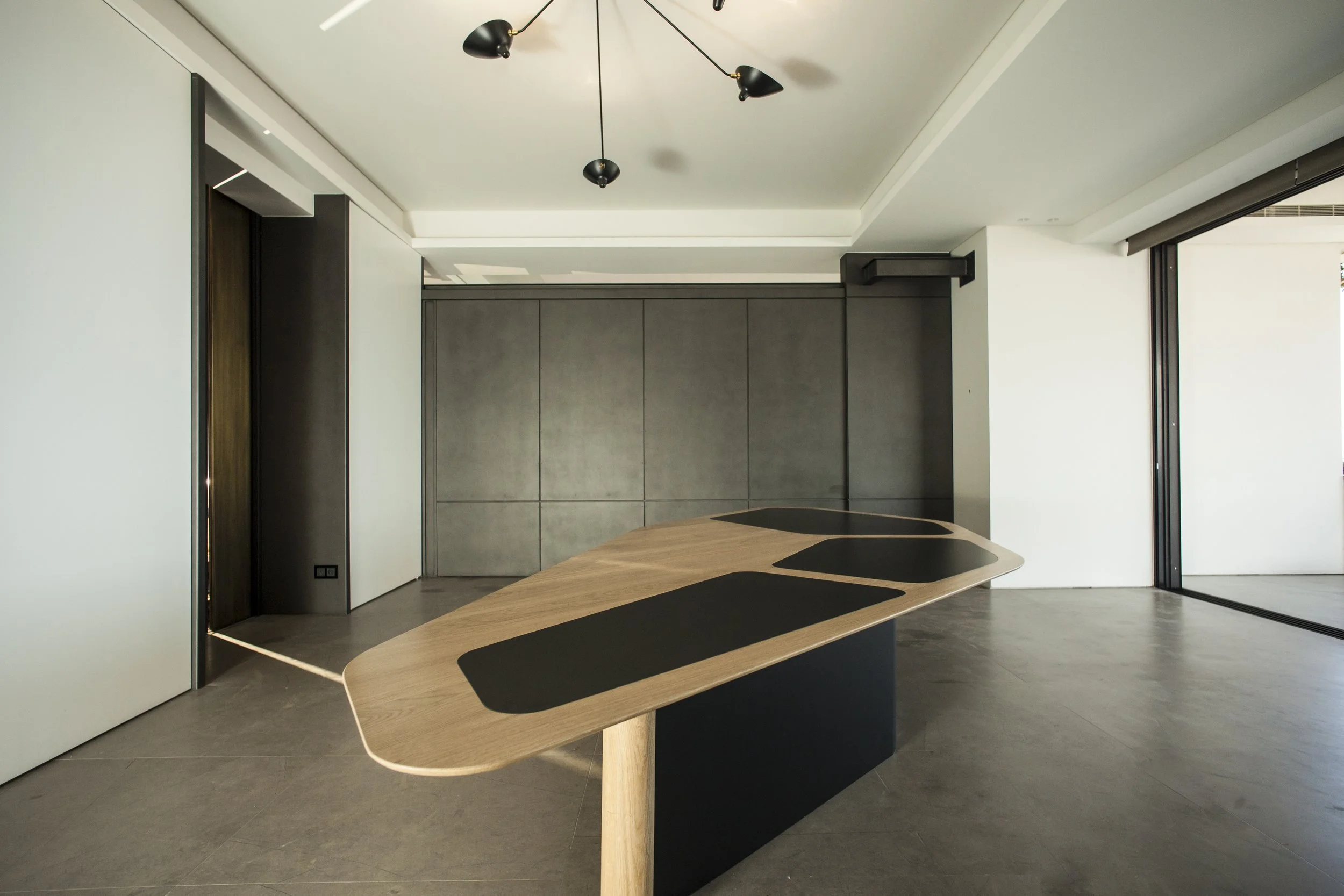 KarenChekerdjian_BeSpoke_Shell table_MPinarelli_08.jpg