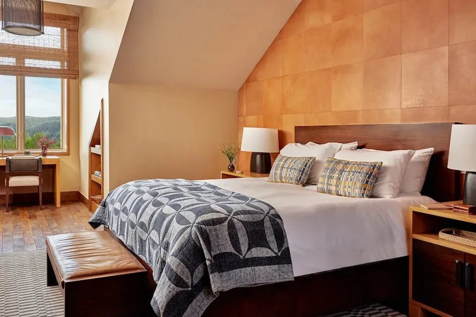 PRI_Accommodations_Summer-2025_Lodge-Room-King_Featured.jpeg