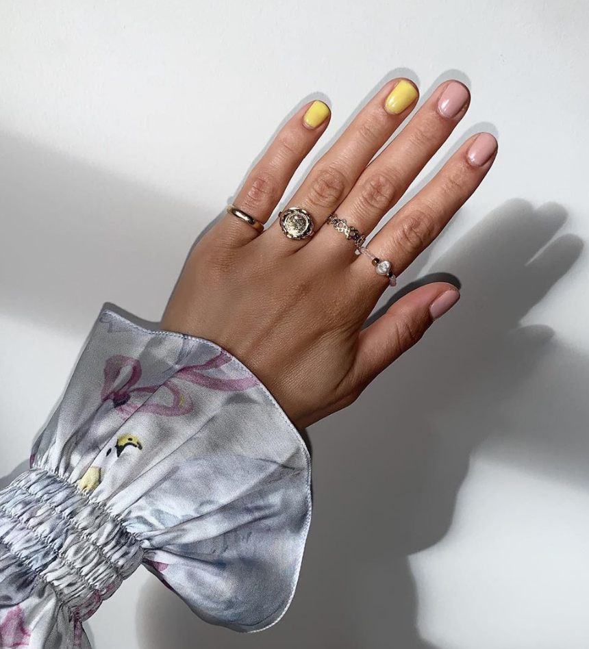 Rose quartz ring with tiny pearl (index finger)