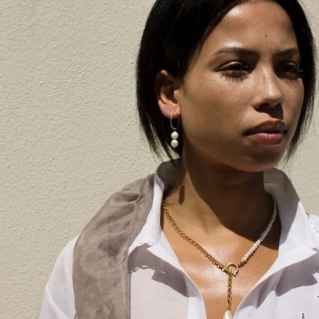 Hello new followers! Let me re-introduce myself. First about my label:

Pearls have the dusty image of being only for old noble (white) ladies. Well hold your phone because that time is over. Look at Meghan Markle, literally a new Royal, who got a pa