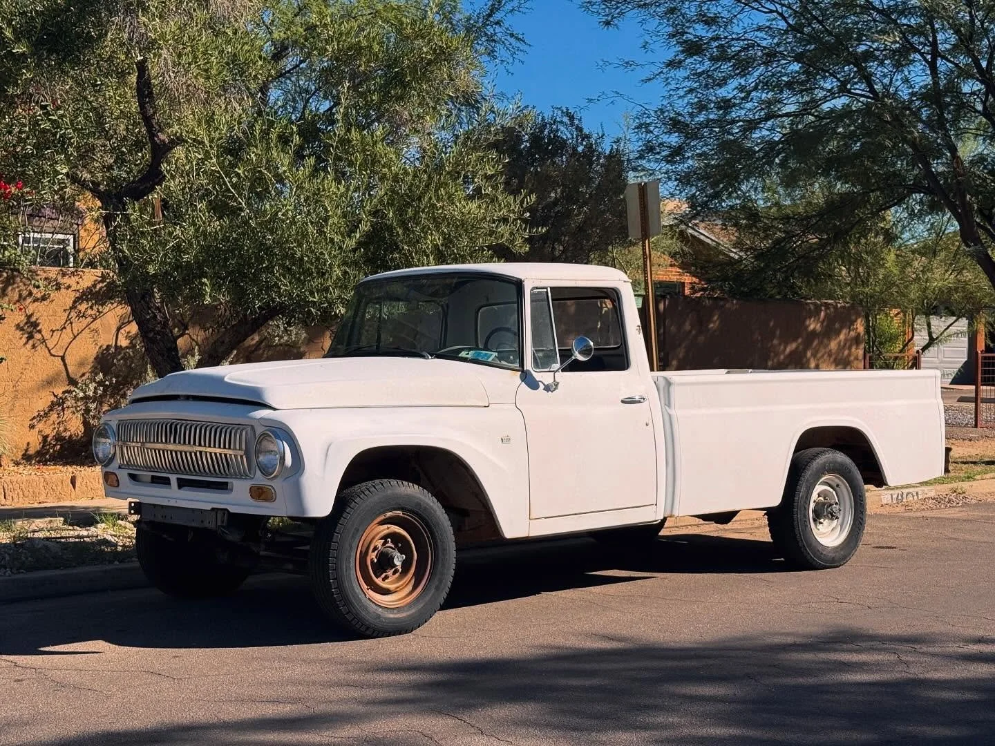 Meet Mabel, Rosebud&rsquo;s new sister. She&rsquo;s a 1966 International Harvester 1200A. We&rsquo;re out in Tucson to pick her up. 🤍🌵