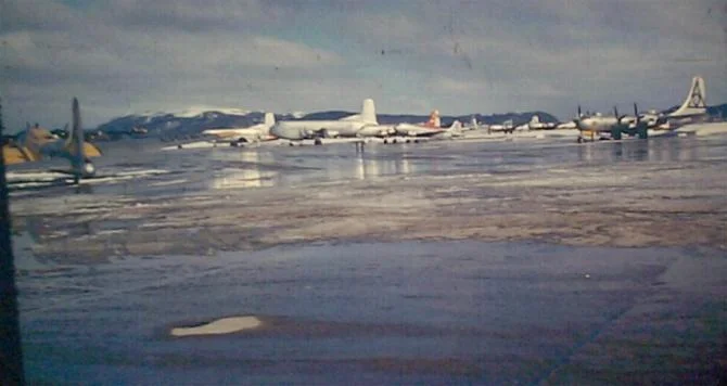 planes-on-the-runway-2.jpg
