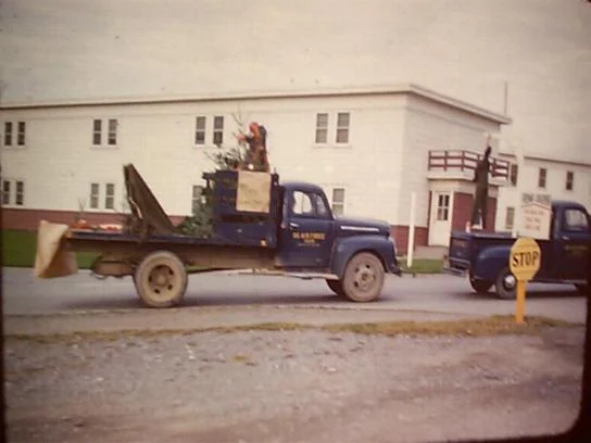 to-old-truck-on-in-a-parade.jpg