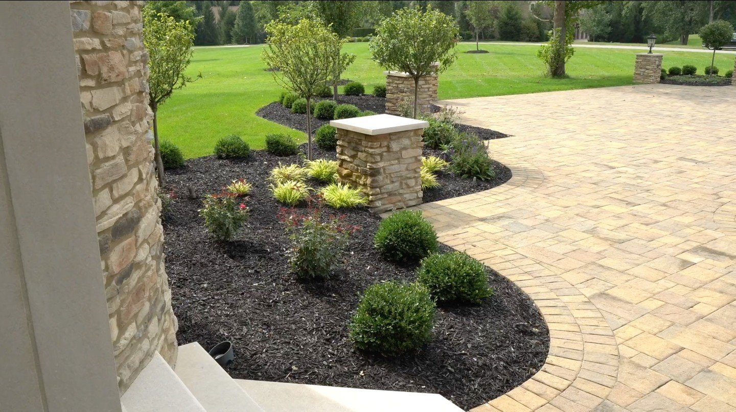 The perfect idea of outdoor greenery can take many shapes and forms! Let's design yours together.

#columbuslandscaping #columbuslocal #columbusfamily #cbusliving #landscapeinspo #newalbanyoh #yardinspo #columbuslife