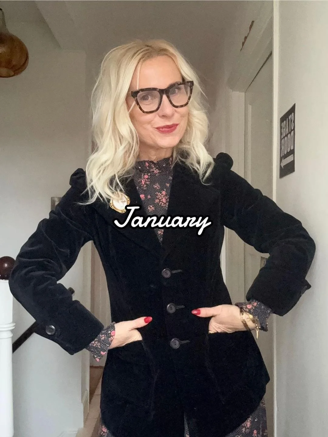 I had an operation in September and have struggled until recently. I think you can sit in my eyes in the September photo. With one month left I&rsquo;m going to say that typical thing&hellip; Where has the time gone? 

#2025 #selfie #over50women #ove