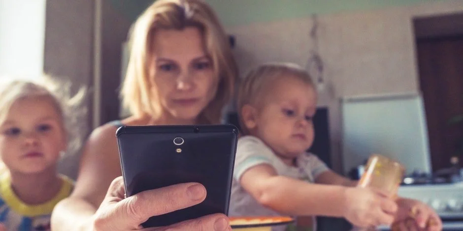 Damning home working report finds fathers are progressing at the expense of mothers