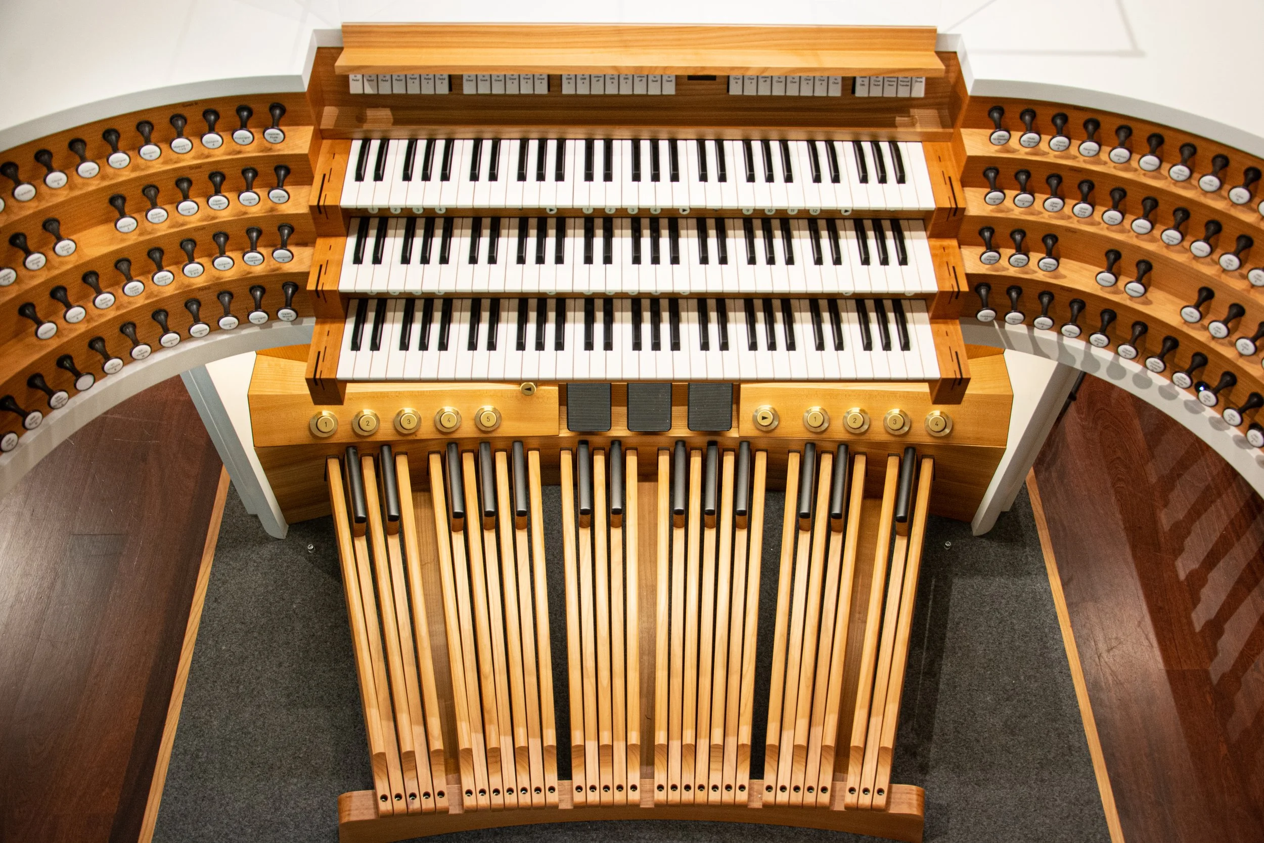 Console of Glatter-Götz Opus 39