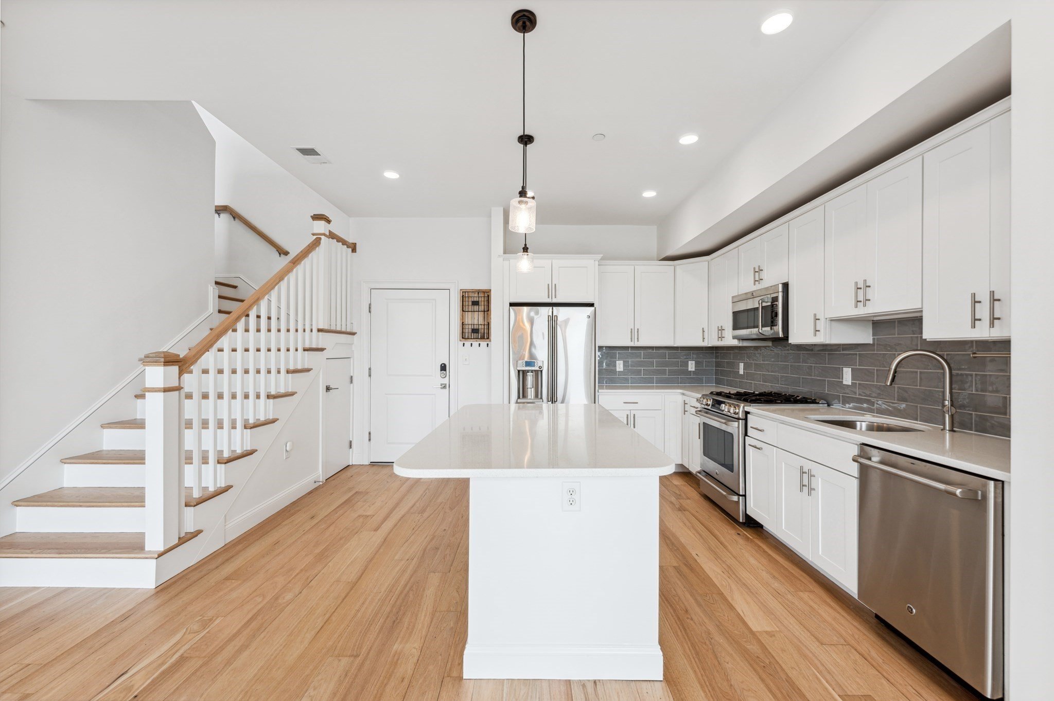 $1,225,000 - 170 W Broadway #403, Boston, MA 02127