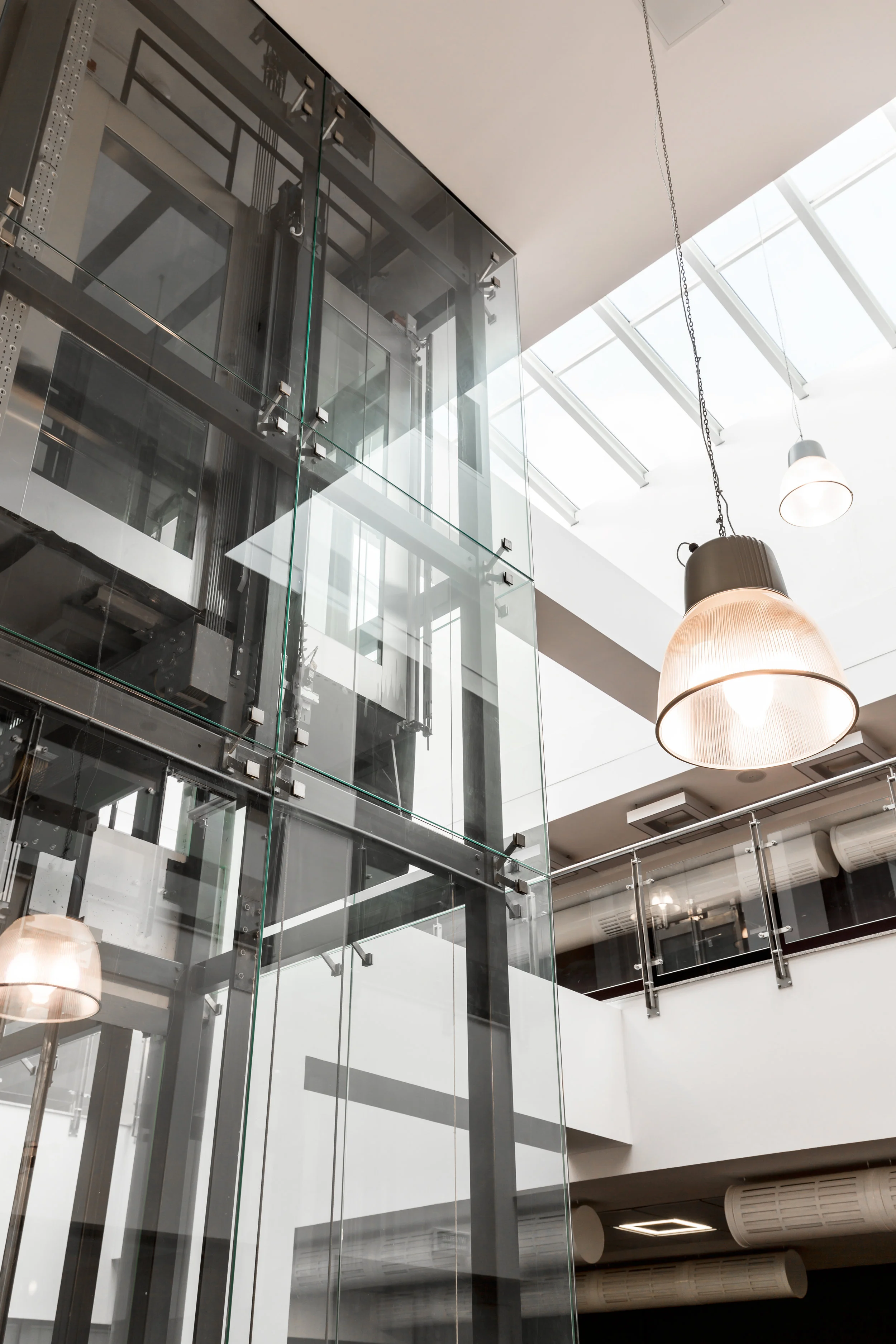 glass-elevator-in-modern-building-P9BT9YE.jpg