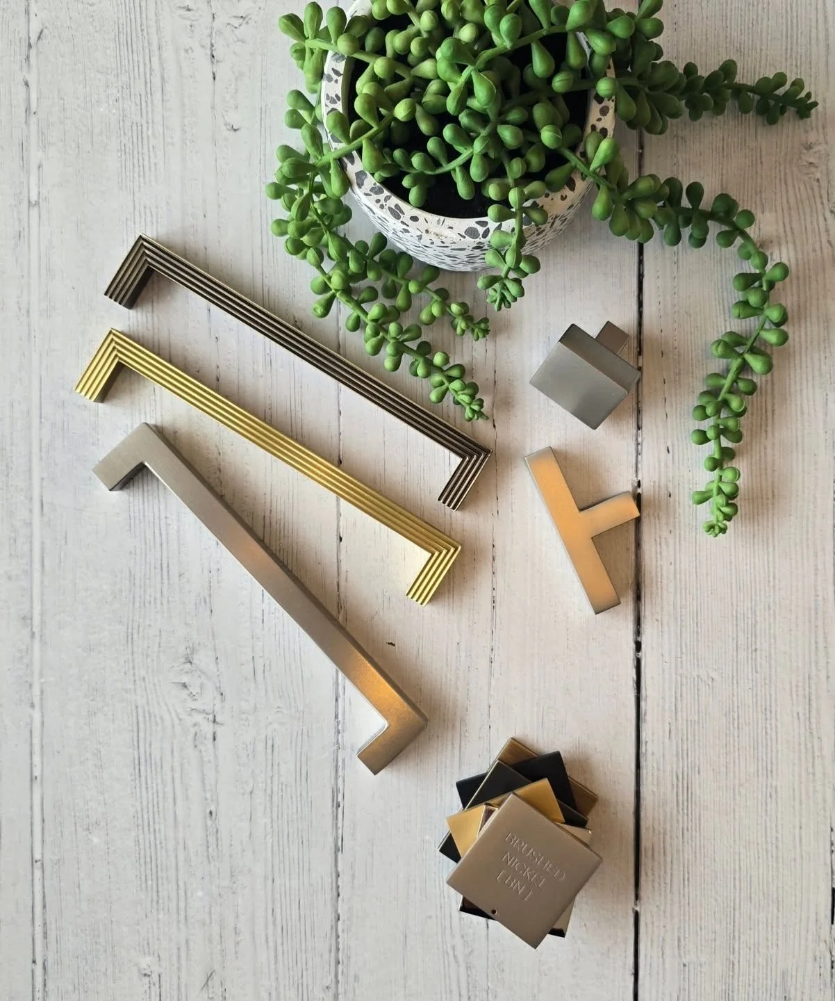 We're not going to lie, we really do get excited by ironmongery samples that come in to the studio! 

These Hendel and Hendel samples are really gorgeous and so much better when actually held so you can see the details, feel the weight and even bette