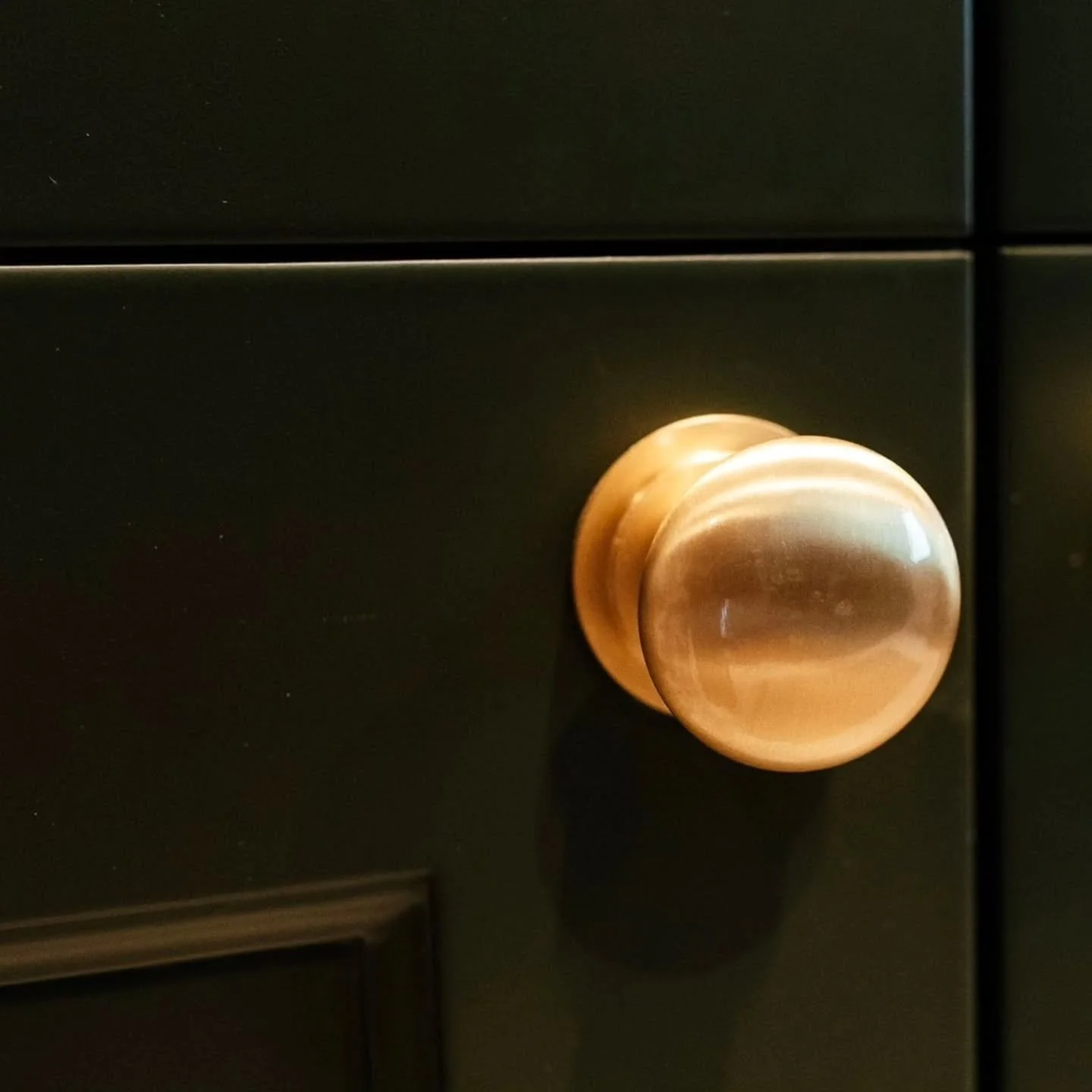 Brass is definitely having its moment. With chrome taking a back seat, rich blacks and warm golds are stealing the spotlight. 

From aged to vintage, polished to brushed, there&rsquo;s a whole world of finishes to explore. 

At the Studio, we keep sa