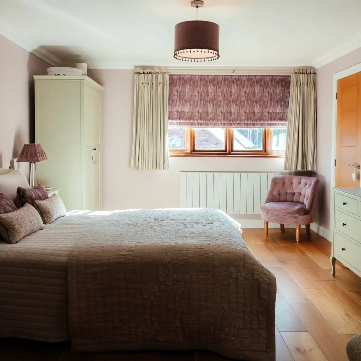 Guest room relaxation.

It&rsquo;s always lovely to offer guests a calm, welcoming space when they come to stay. 

If you&rsquo;re lucky enough to have a dedicated guest room, adding a touch of hotel-style comfort makes all the difference:

&bull; bl