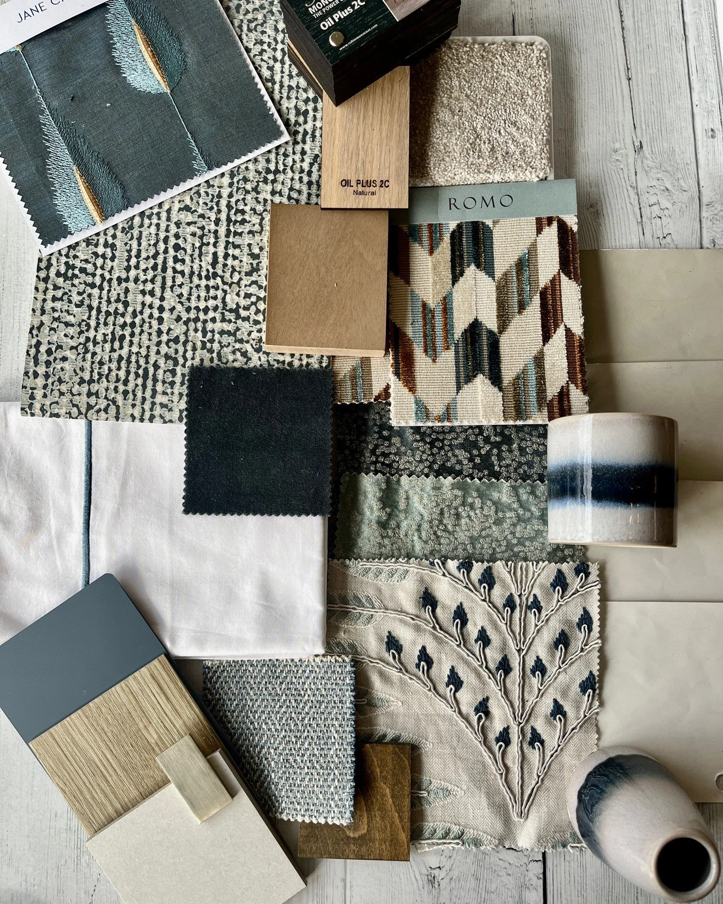 Look at these gorgeous finishes we have pulled together for a master bedroom, dressing room and en-suite. 

With a variety of patterns on paper and fabric in differing scales, from a dotty paper to a geometric  fabric, plus a beautiful embroidered fa