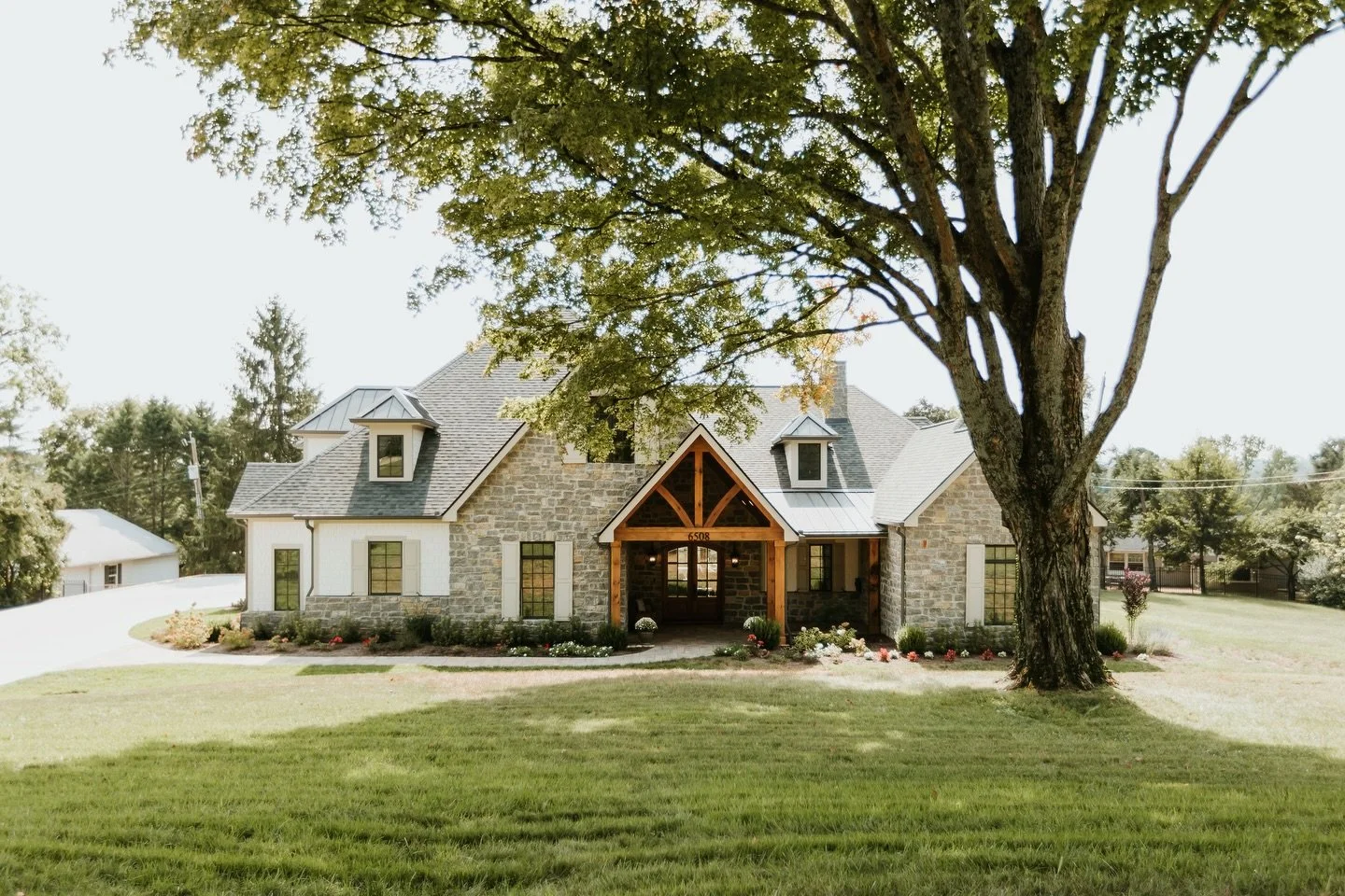 Throwback to this custom build from a couple of years ago. Contact us at hello@stevenscustomhomesllc.com #newconstruction #customhome #interiordesign #knoxville