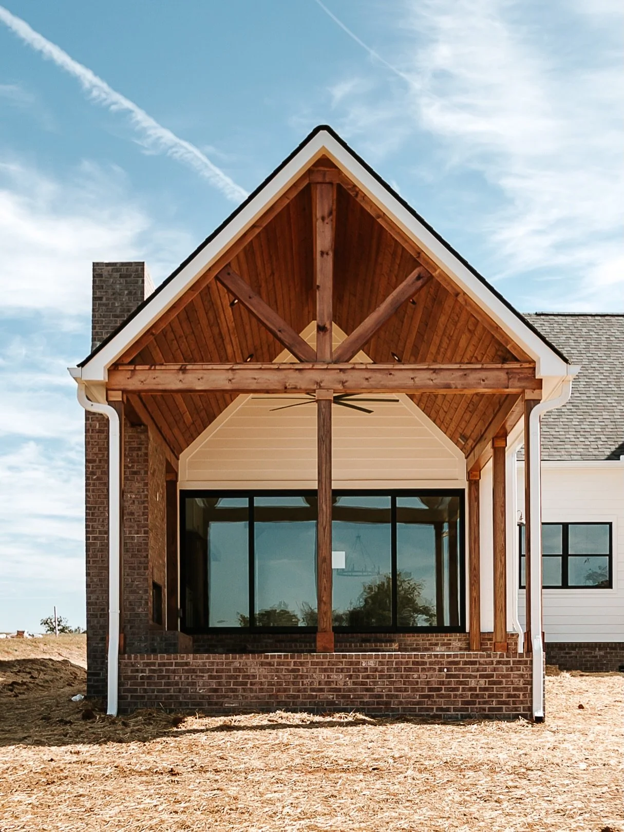 Throwback to this stunning farmhouse from a few years ago. Photos by Chris Smith Home Design and Interior Design by Whitney Shehane Contact us at hello@stevenscustomhomesllc.com #newconstruction #farmhouse #paradeofhomes #interiordesign #knoxville #l