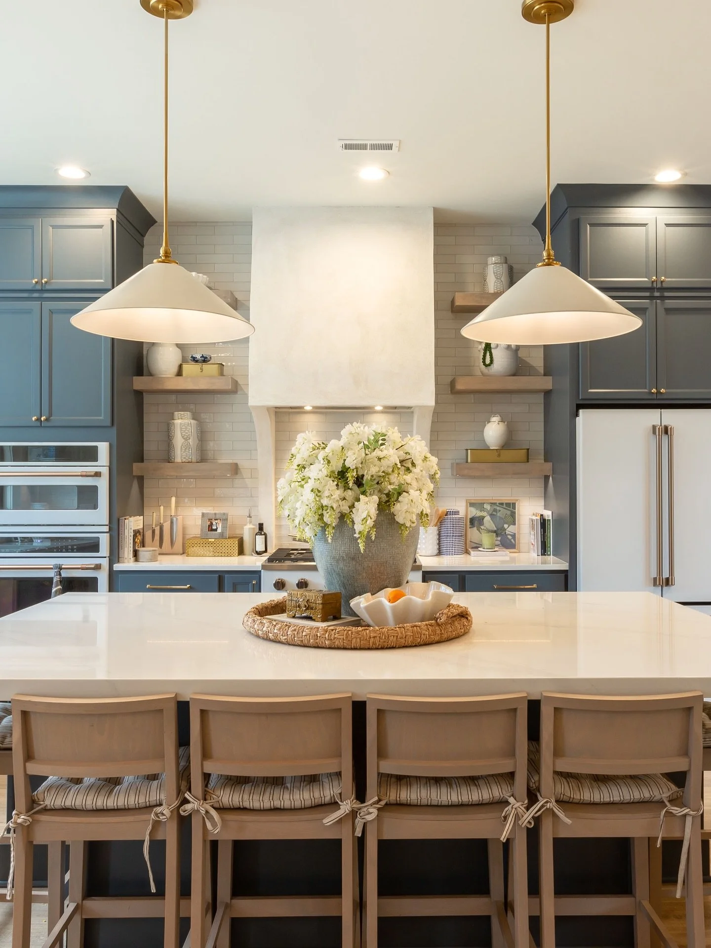 Throwback to this custom design build project from 2020. Photos by Chris Smith Home Design by Whitney Shehane Contact us at hello@stevenscustomhomesllc.com #newconstruction #customhome #knoxville #designbuild #interiordesign #customhomes