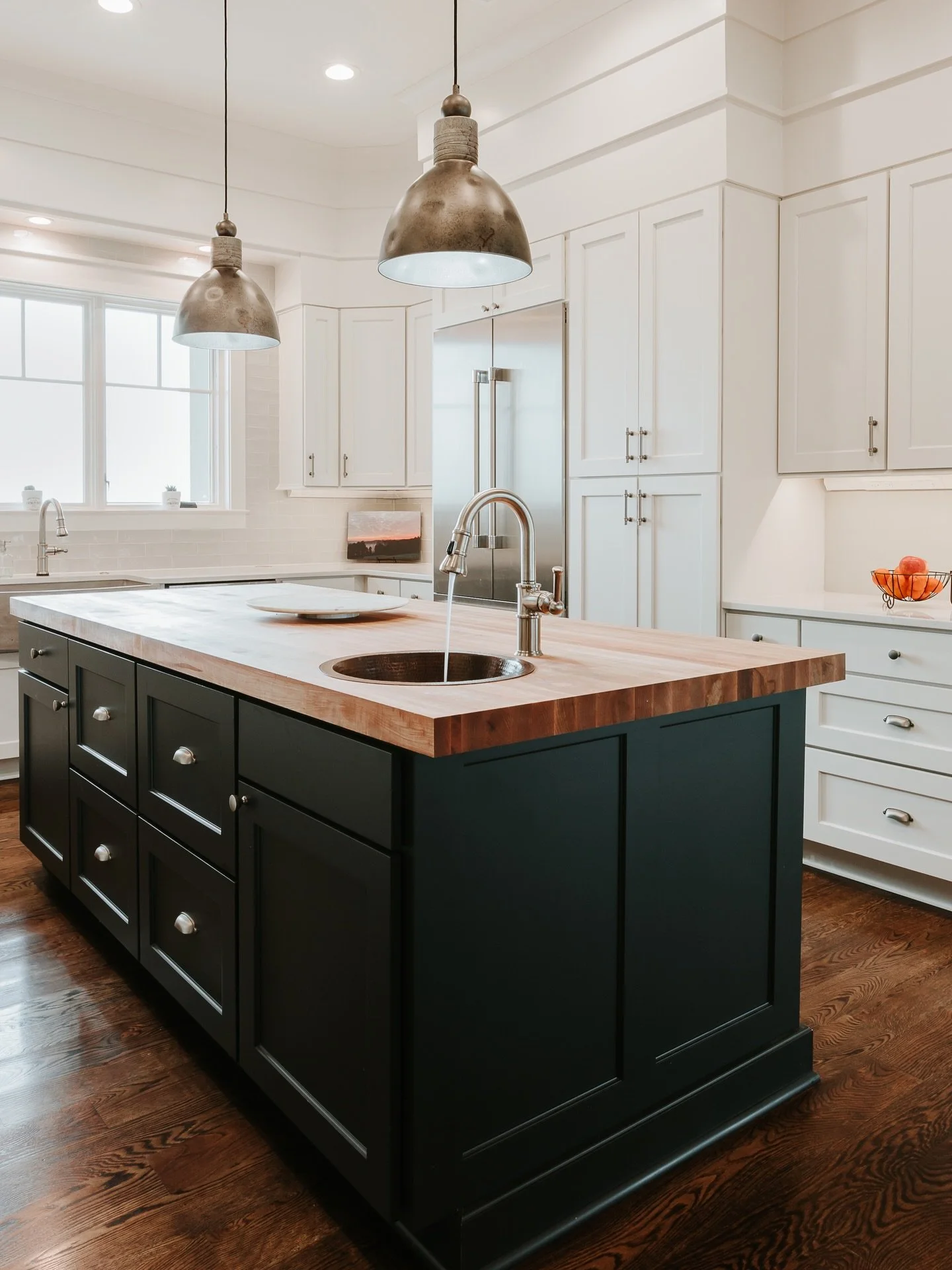 Throwback to this stunning project from 6 years ago. Photos by Chris Smith Contact us at hello@stevenscustomhomesllc.com #newconstruction #customhomes #interiordesign #knoxville